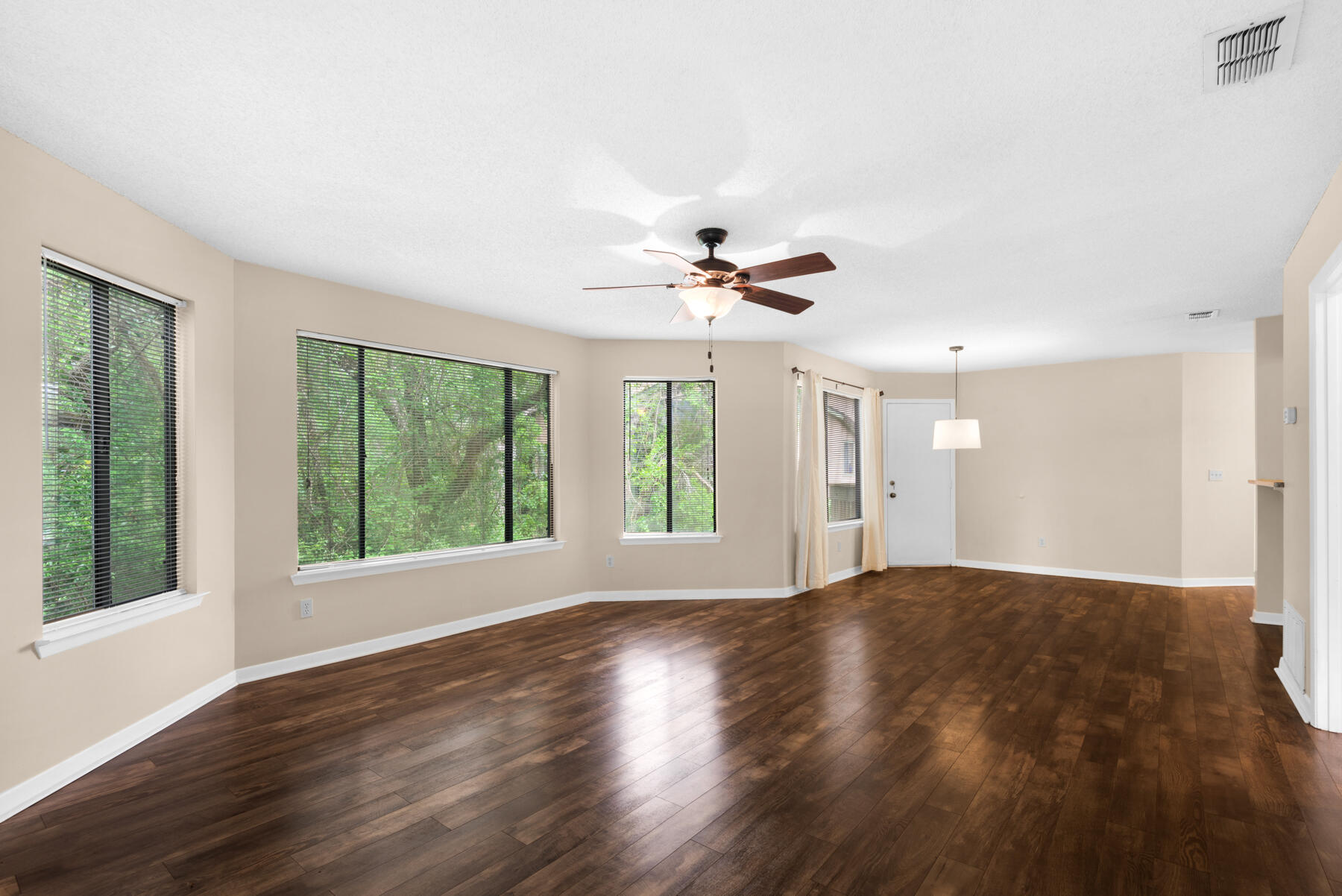 GARDEN OAKS CONDO - Residential Lease