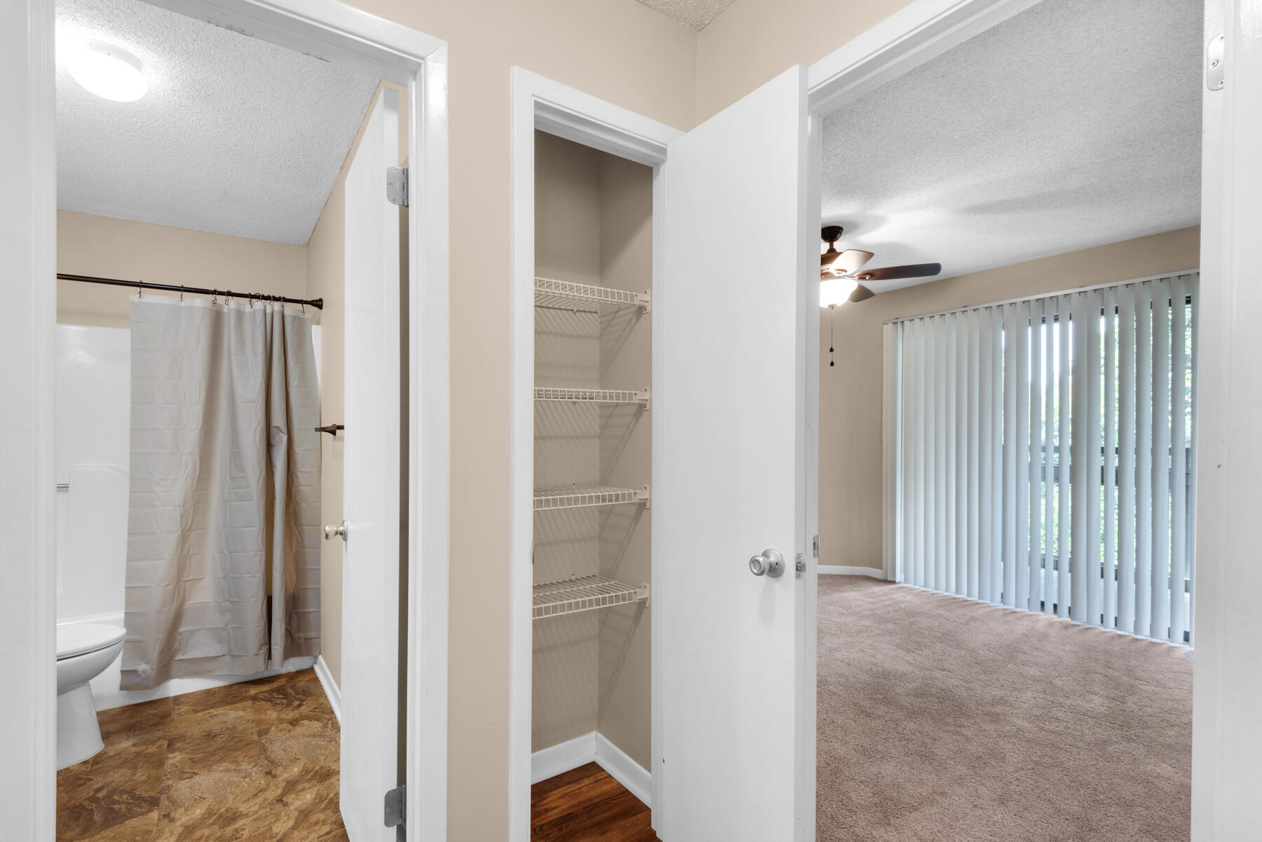 GARDEN OAKS CONDO - Residential Lease