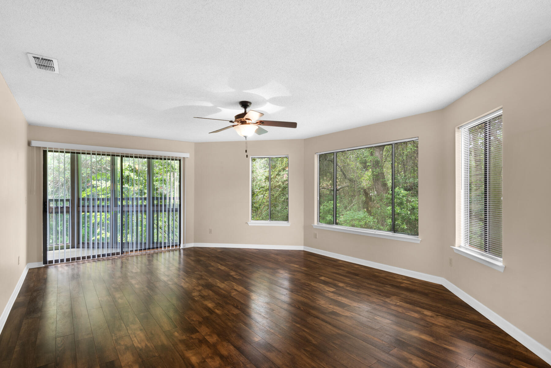 GARDEN OAKS CONDO - Residential Lease