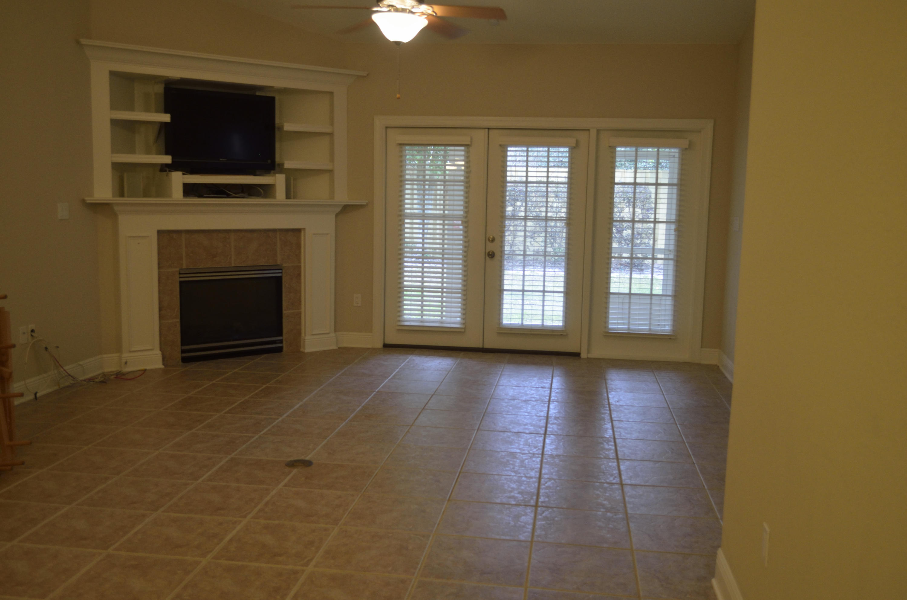 DIAMOND LAKES - Residential