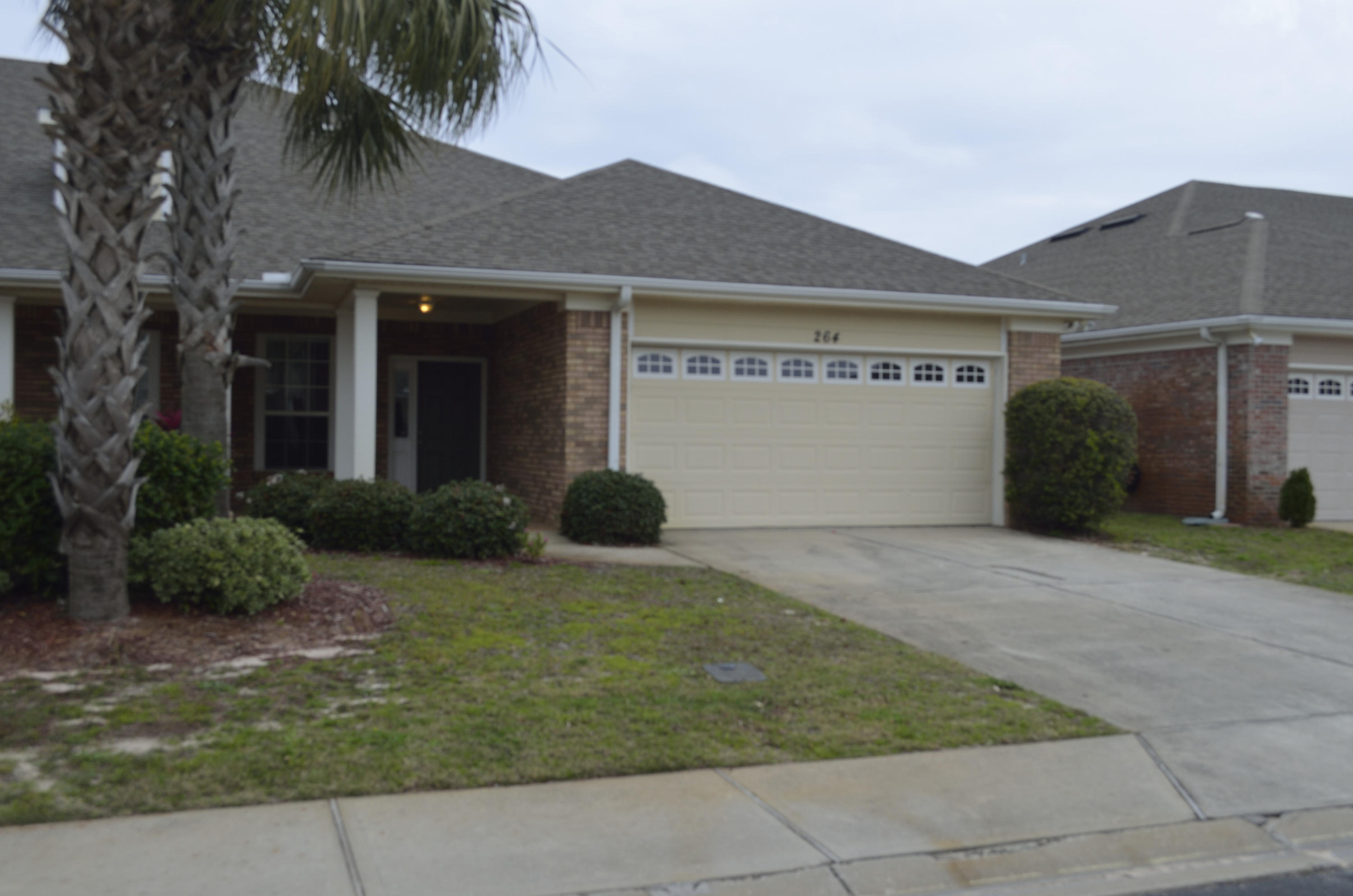 DIAMOND LAKES - Residential