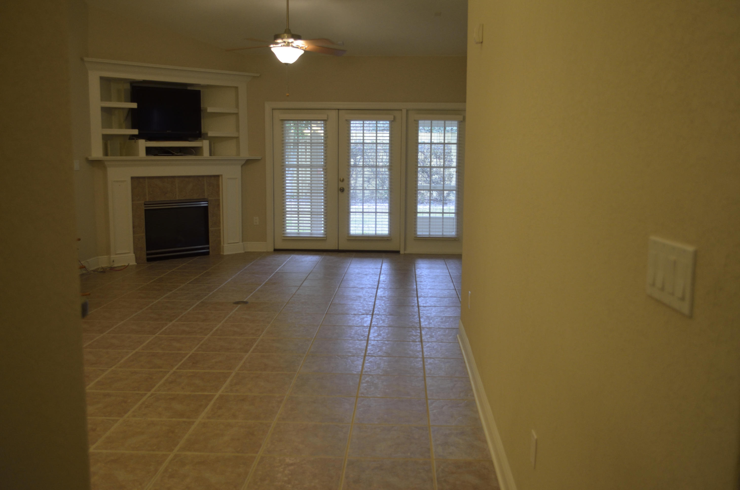 DIAMOND LAKES - Residential