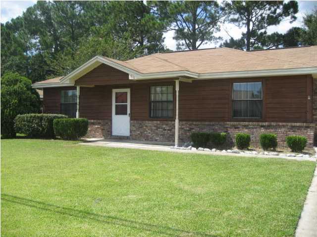 NICE SIZED HOUSE CENTRALLY LOCATED IN FWB. JUST MINUTES FROM HURLBURT AFB BACK GATE, AND JUST A LITTLE FURTHER FOR EGLIN AFB. GREAT HOME FOR FAMILY OR AN INDIVIDUAL. CERAMIC TILE IN THE BATHS AND THE KITCHEN. SORRY NO PETS ALLOWED.