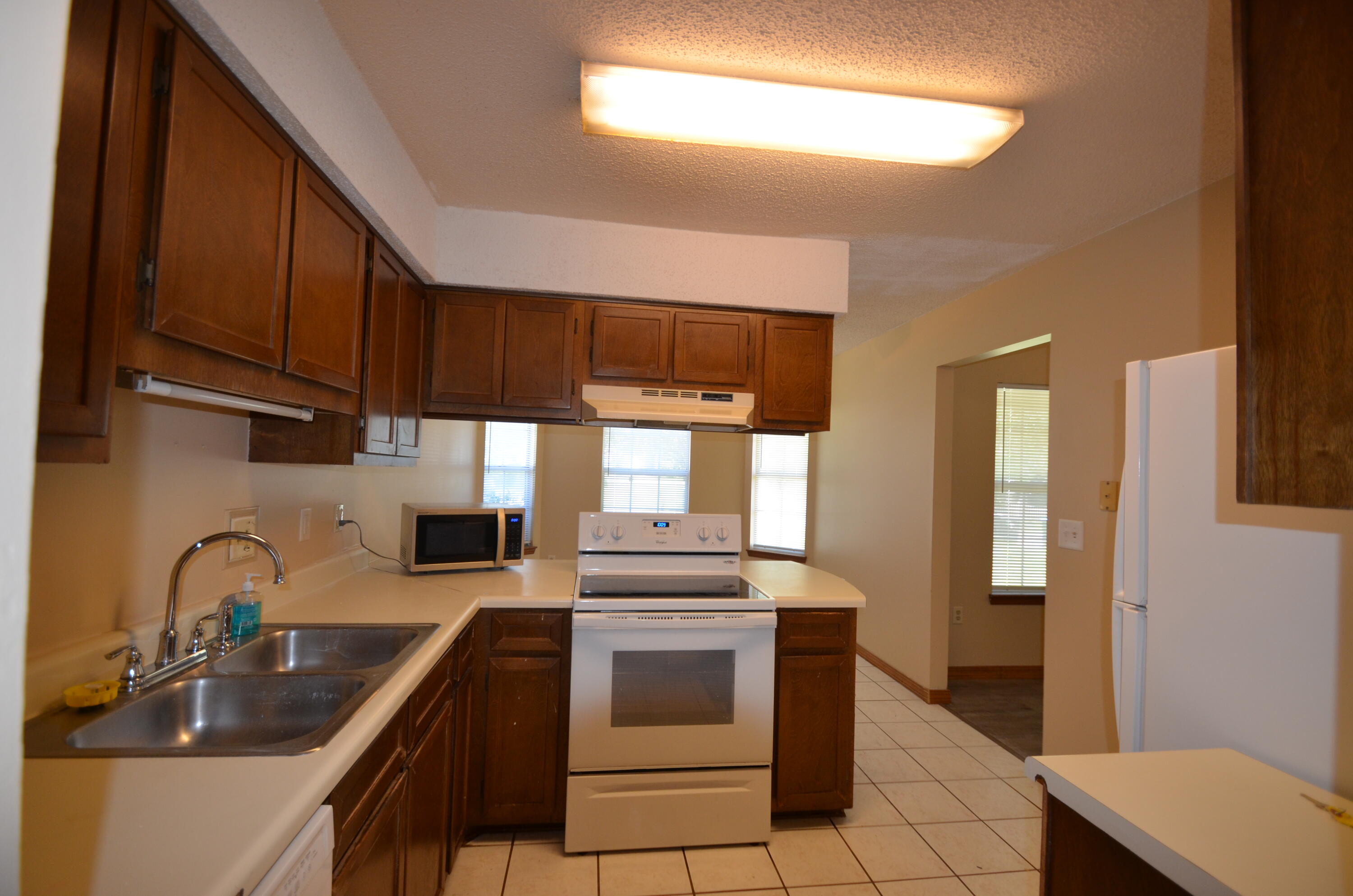 SOUTHVIEW ESTATES PH 2 - Residential Lease