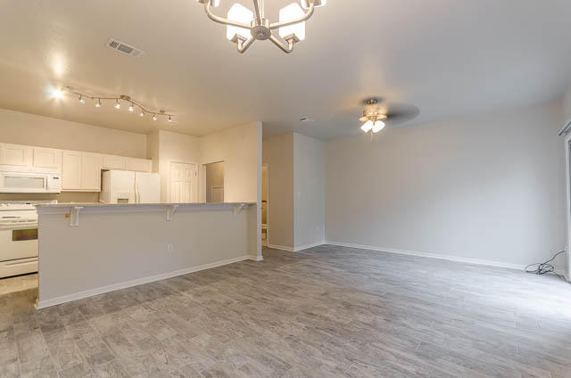 QUAIL LAKE - Residential