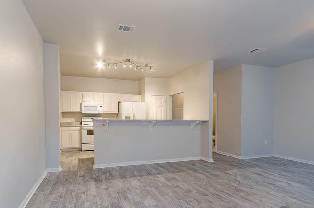 QUAIL LAKE - Residential