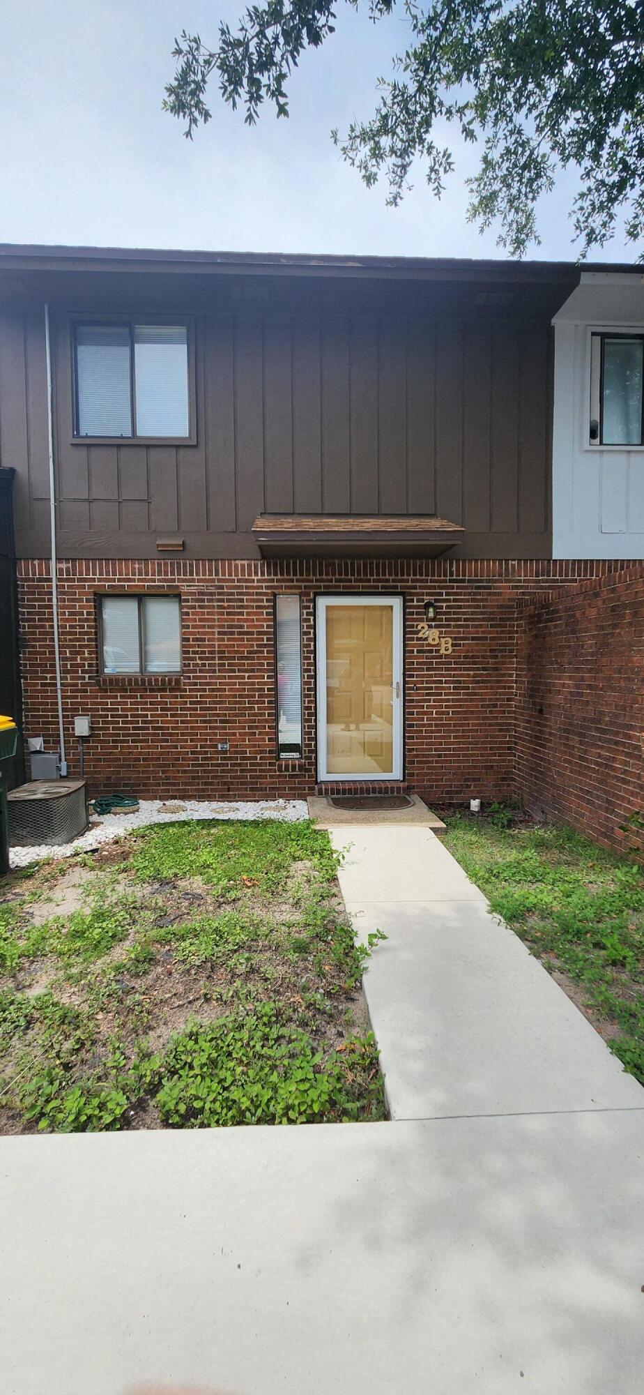 Discover the perfect blend of comfort and convenience with this inviting 2-bedroom, 1.5-bathroom townhome. Great location in midtown neighborhood, this newly renovated home home offers a brand-new kitchen with all new cabinets, refrigerator and dishwasher. Enjoy the fresh look of new LVP flooring throughout the main areas, complemented by cozy carpet on the stairs and in the bedrooms.

The large private, fenced backyard offers outdoor an retreat, ideal for relaxation or entertaining. Washer/Dryer Hookup available. Please note, this home maintains a pet-free and smoke-free environment, ensuring a fresh and healthy living space.

Don't miss your chance to make this charming townhome your new address!