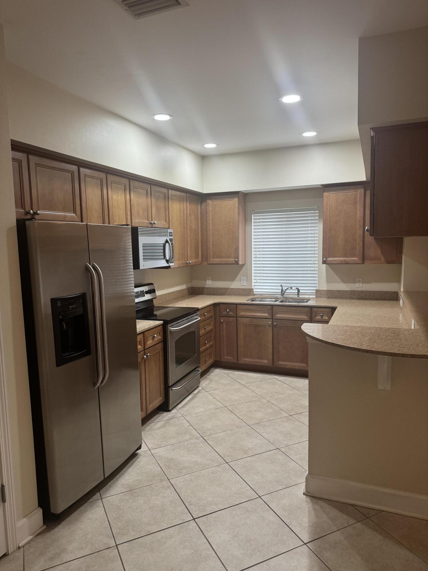 SHELL HARBOR CONDOMINIUM - Residential Lease