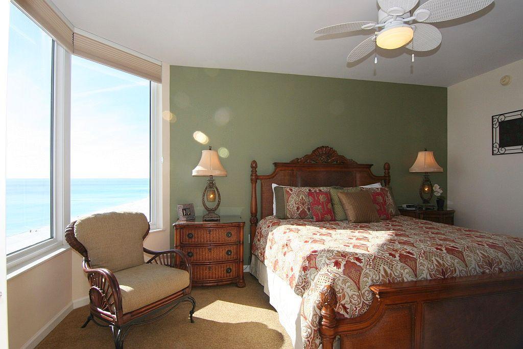 SILVER BEACH TOWERS - Residential