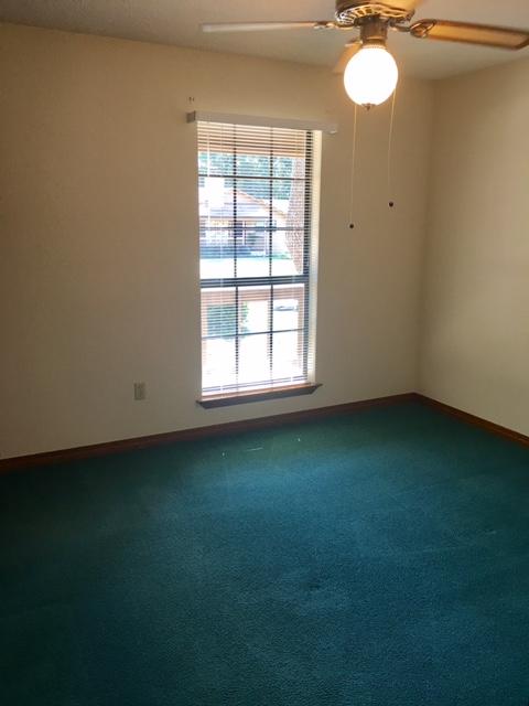 VALPARAISO PINECREST 5 - Residential Lease