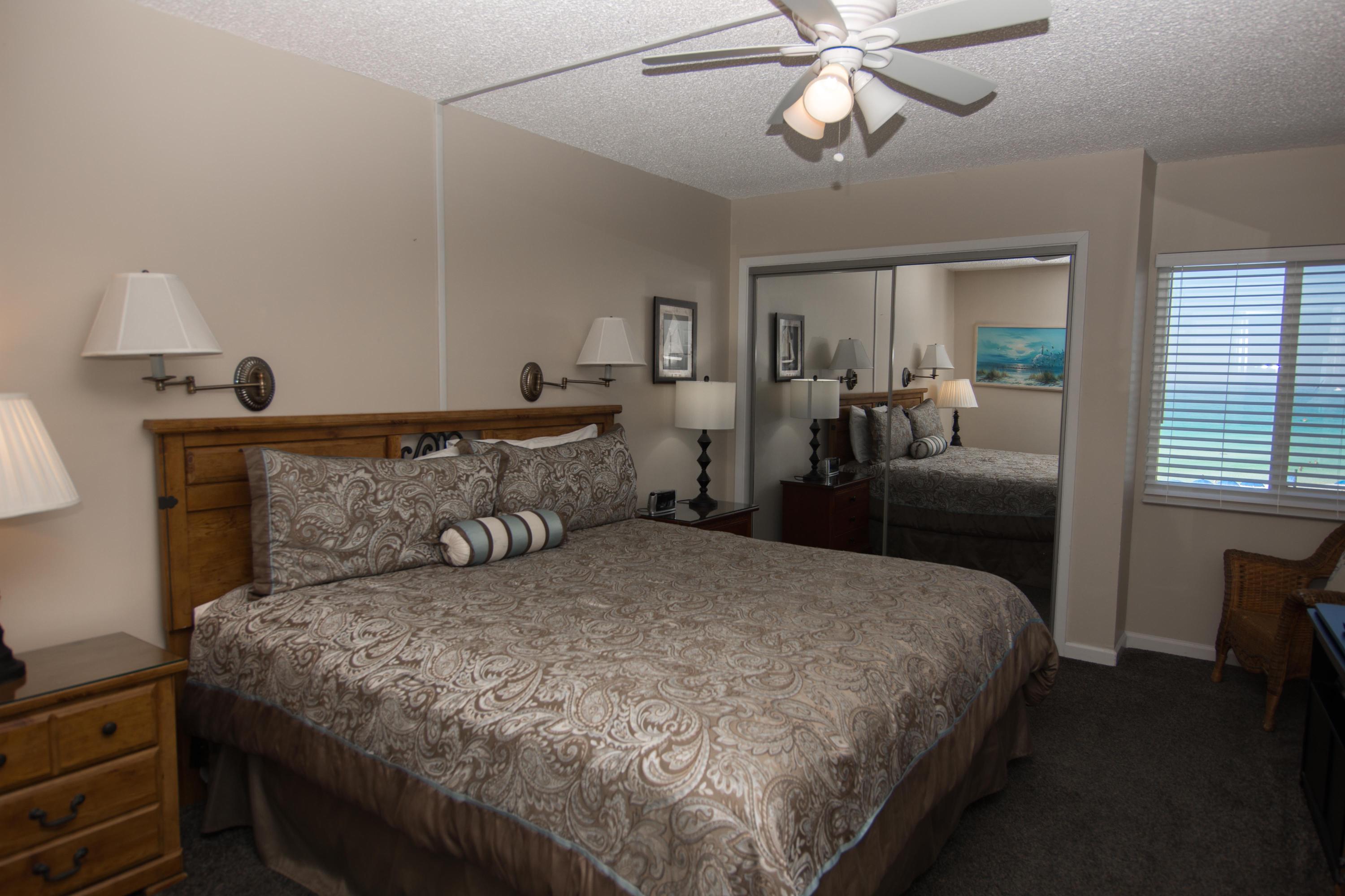 HOLIDAY SURF & RACQUET CLUB - Residential