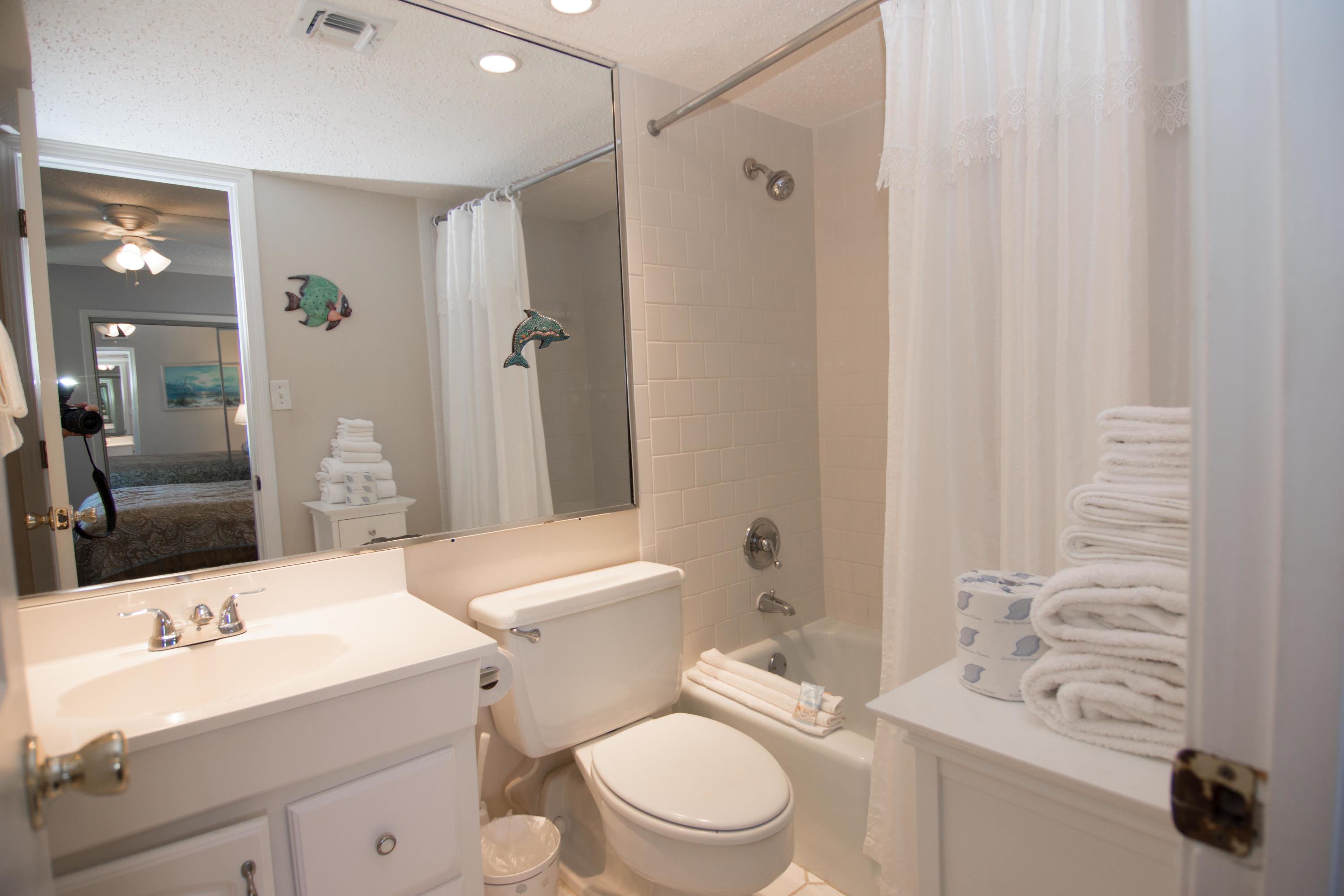 HOLIDAY SURF & RACQUET CLUB - Residential
