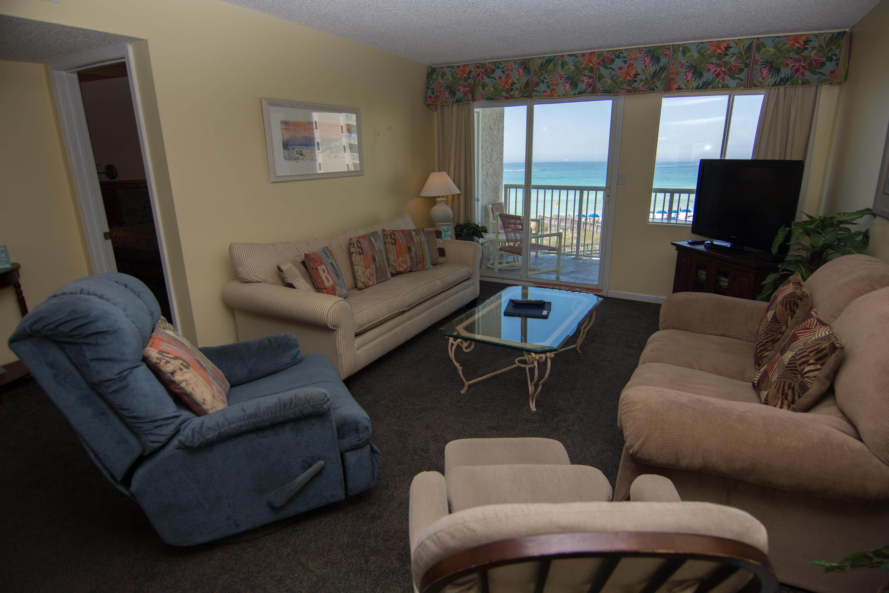HOLIDAY SURF & RACQUET CLUB - Residential