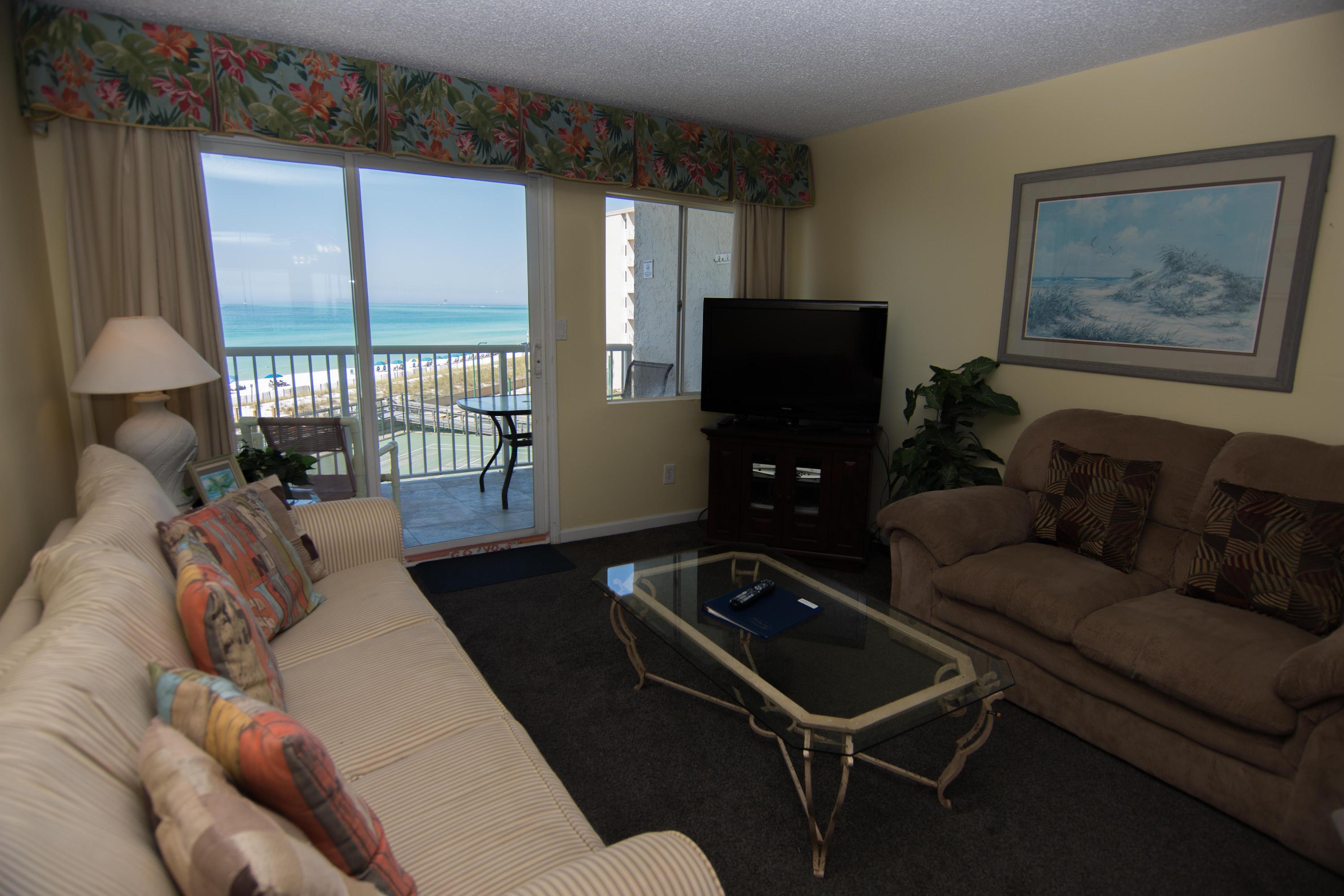 HOLIDAY SURF & RACQUET CLUB - Residential
