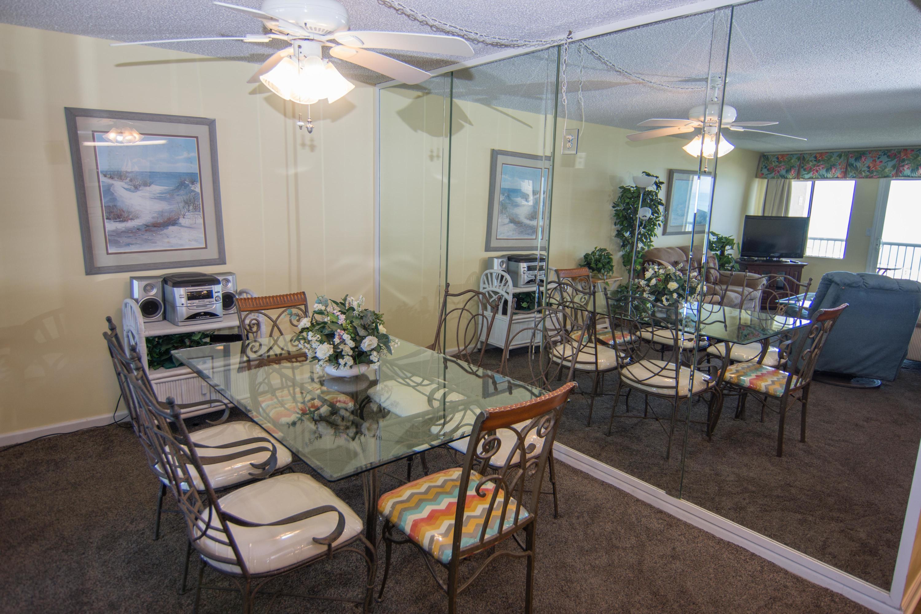 HOLIDAY SURF & RACQUET CLUB - Residential
