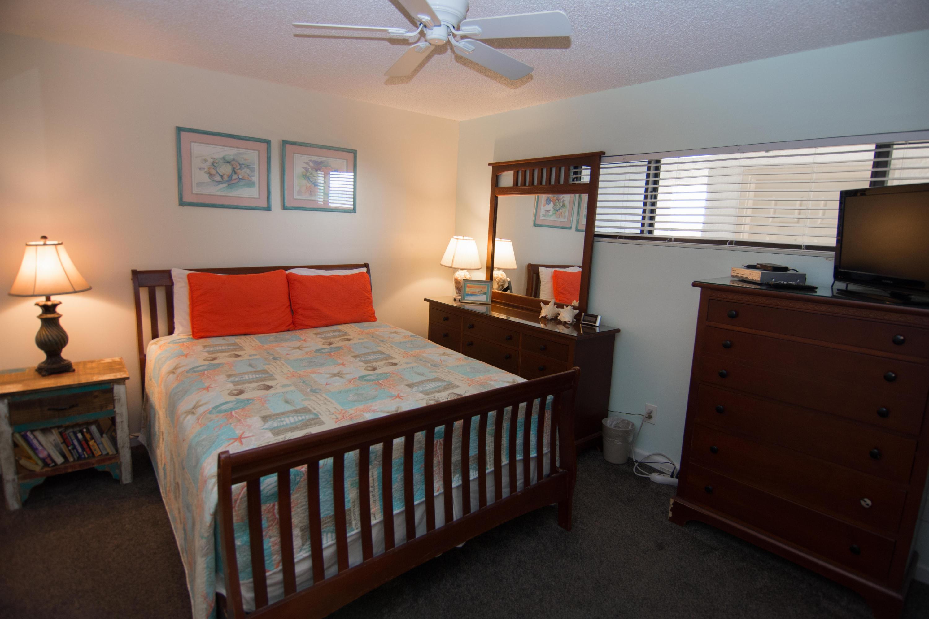 HOLIDAY SURF & RACQUET CLUB - Residential