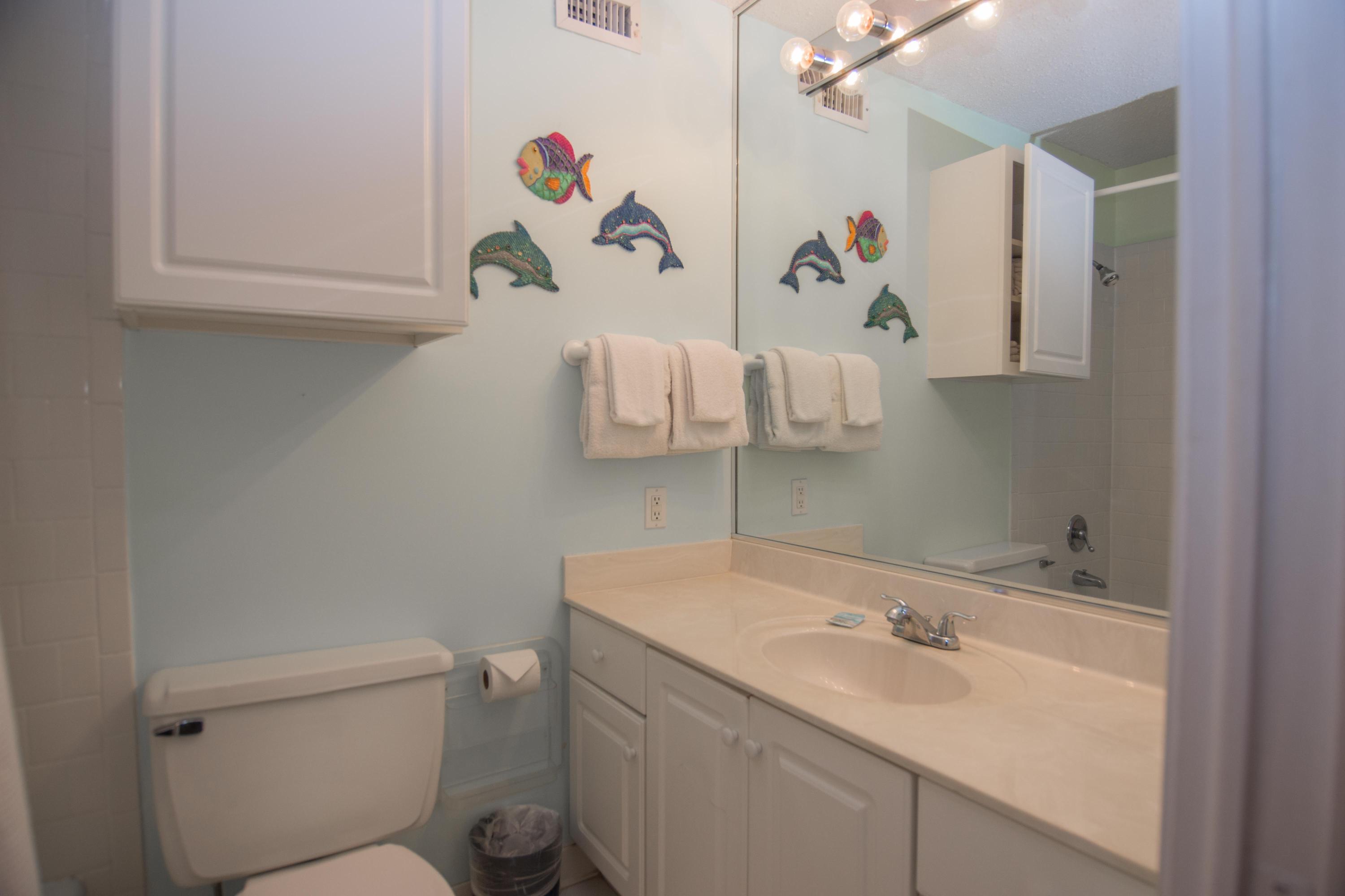 HOLIDAY SURF & RACQUET CLUB - Residential