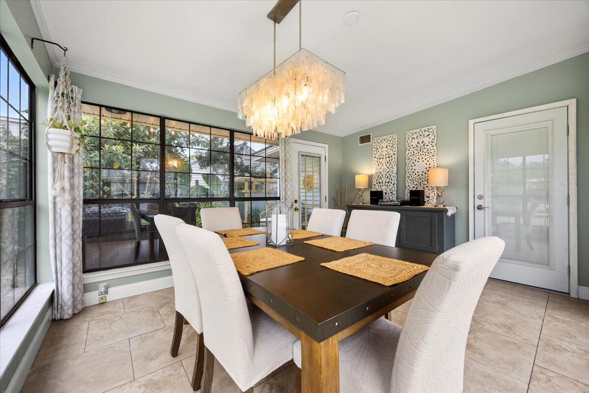 ELLIOTTS POINT 8TH ADDN - Residential