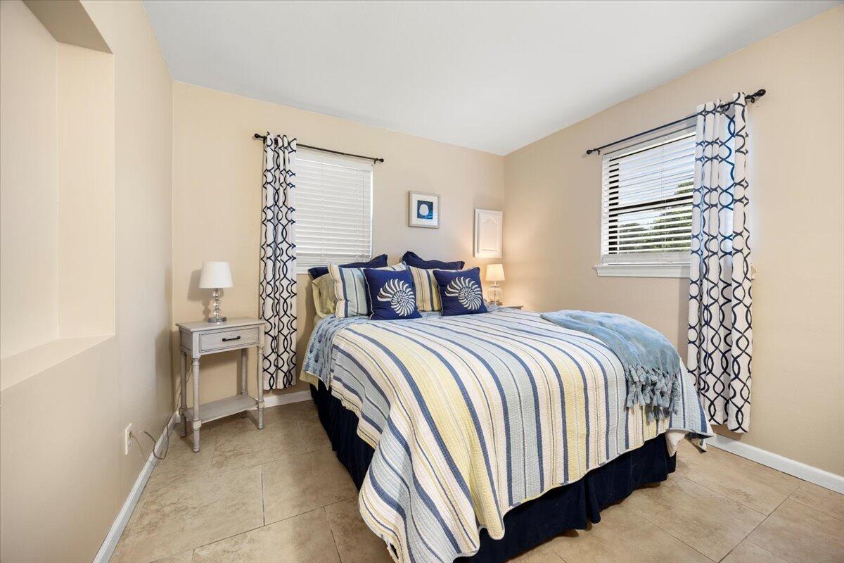 ELLIOTTS POINT 8TH ADDN - Residential