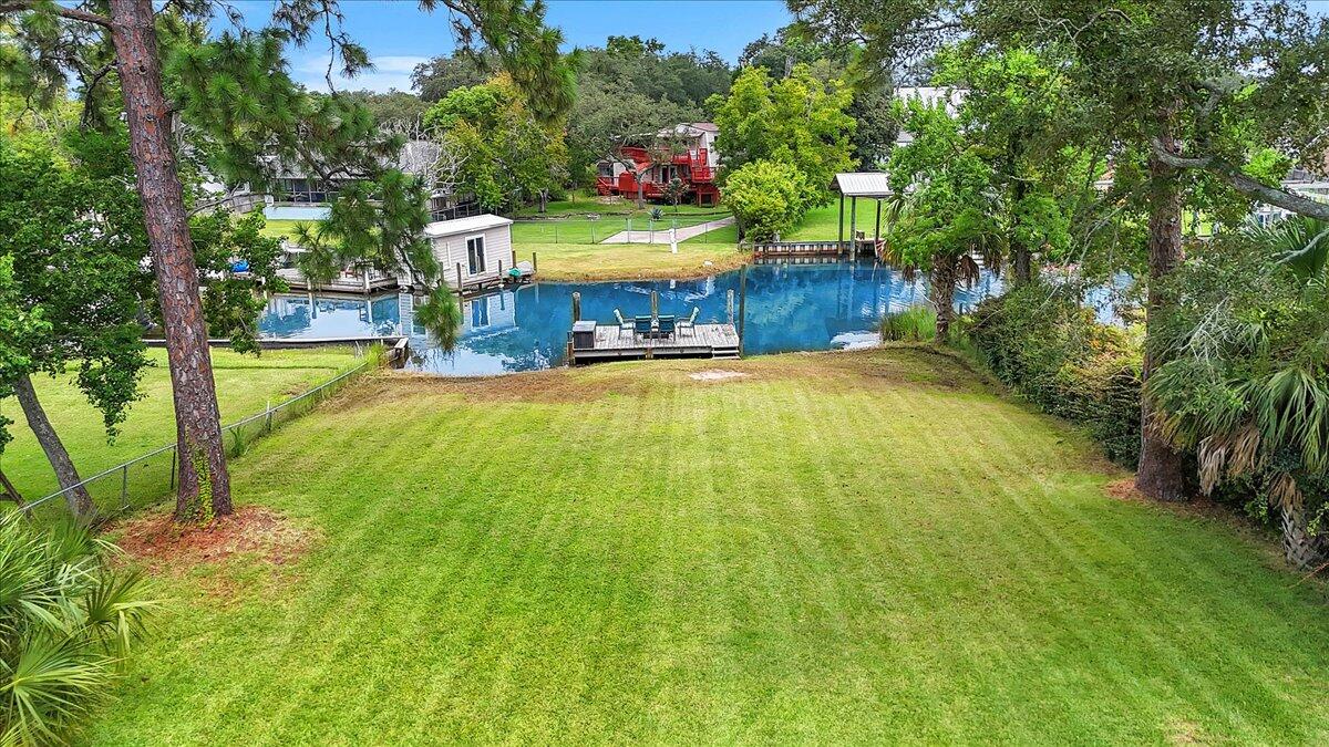 ELLIOTTS POINT 8TH ADDN - Residential