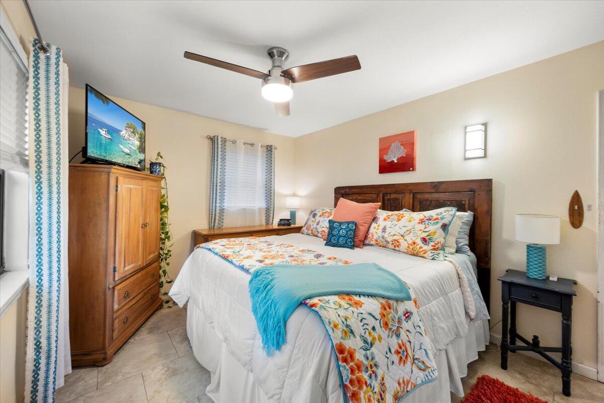ELLIOTTS POINT 8TH ADDN - Residential