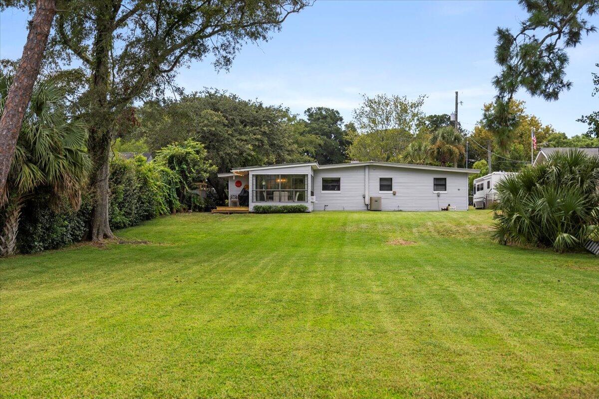 ELLIOTTS POINT 8TH ADDN - Residential