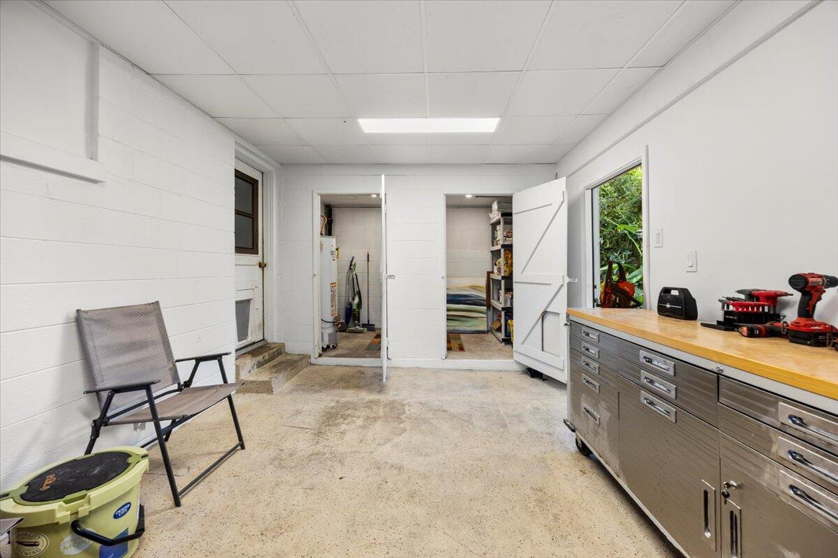 ELLIOTTS POINT 8TH ADDN - Residential