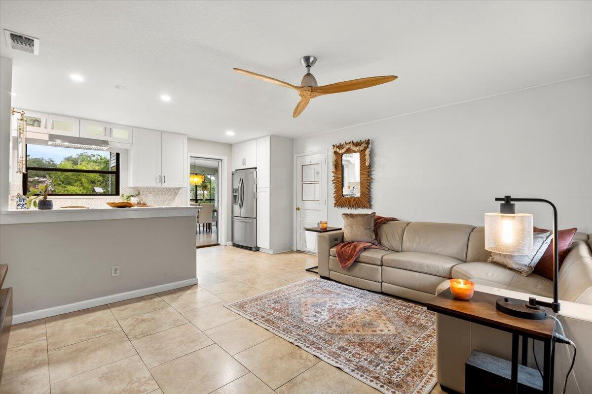 ELLIOTTS POINT 8TH ADDN - Residential