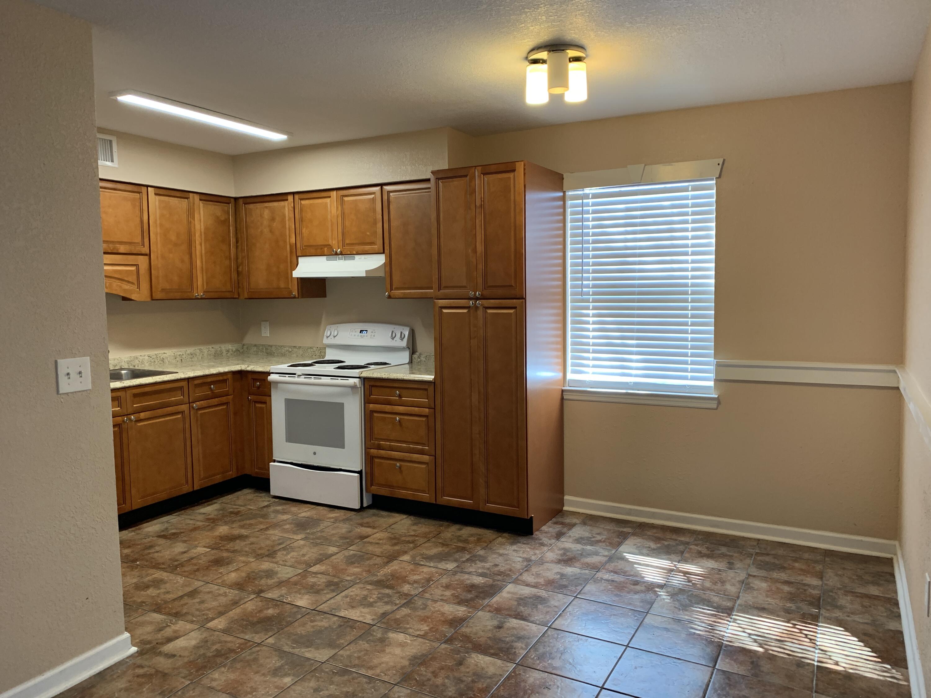 BAY BREEZE - Residential Lease