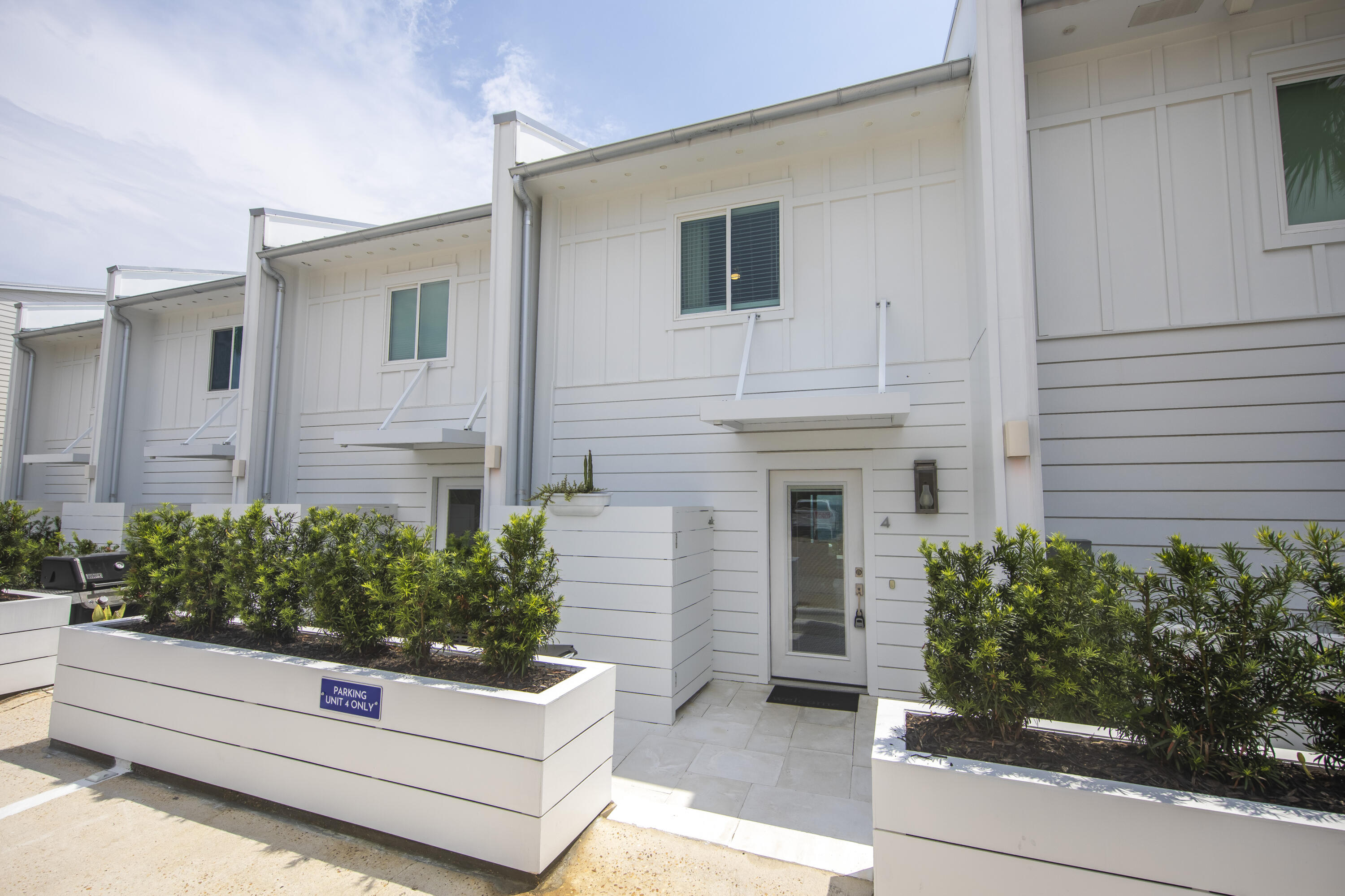 BOOTH BAY T/H - Residential