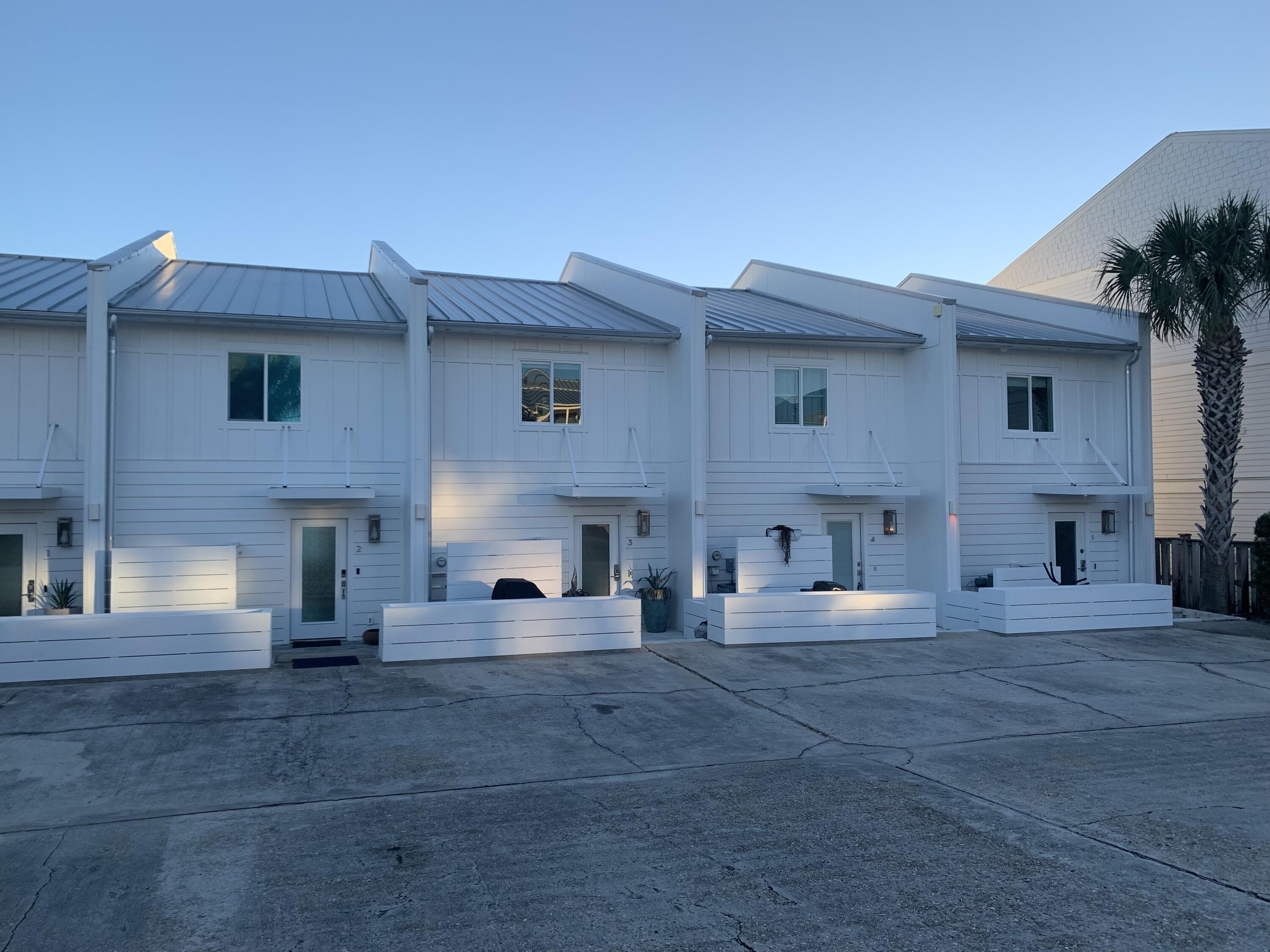 BOOTH BAY T/H - Residential