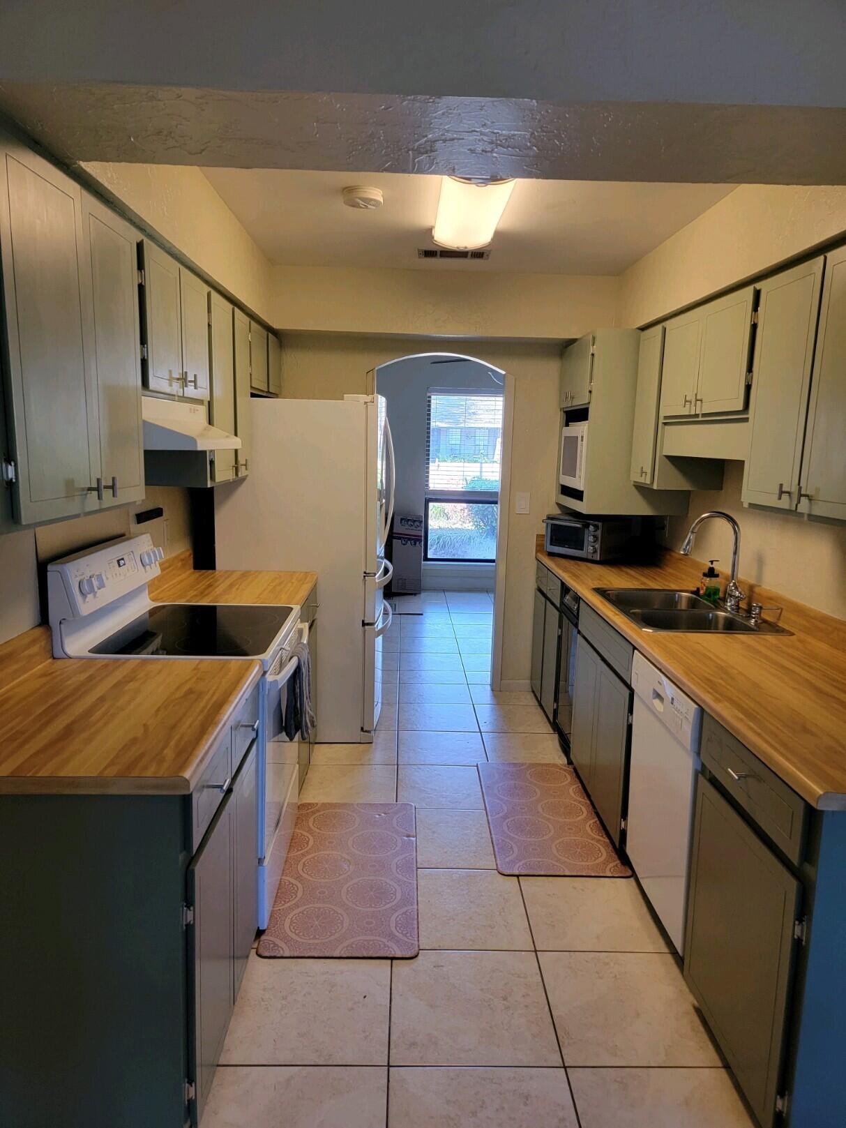 PINEWOOD ESTATES - Residential