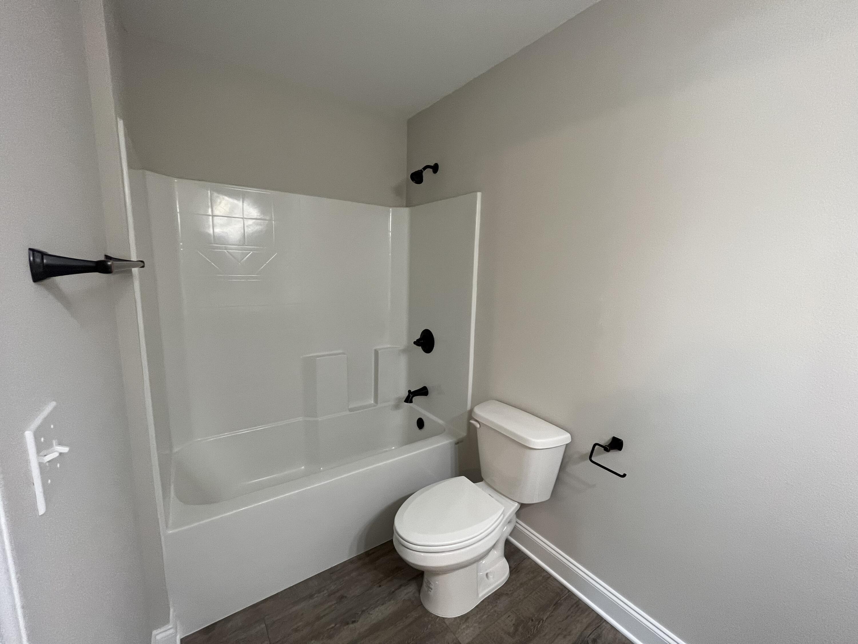 PORT DIXIE - Residential Lease