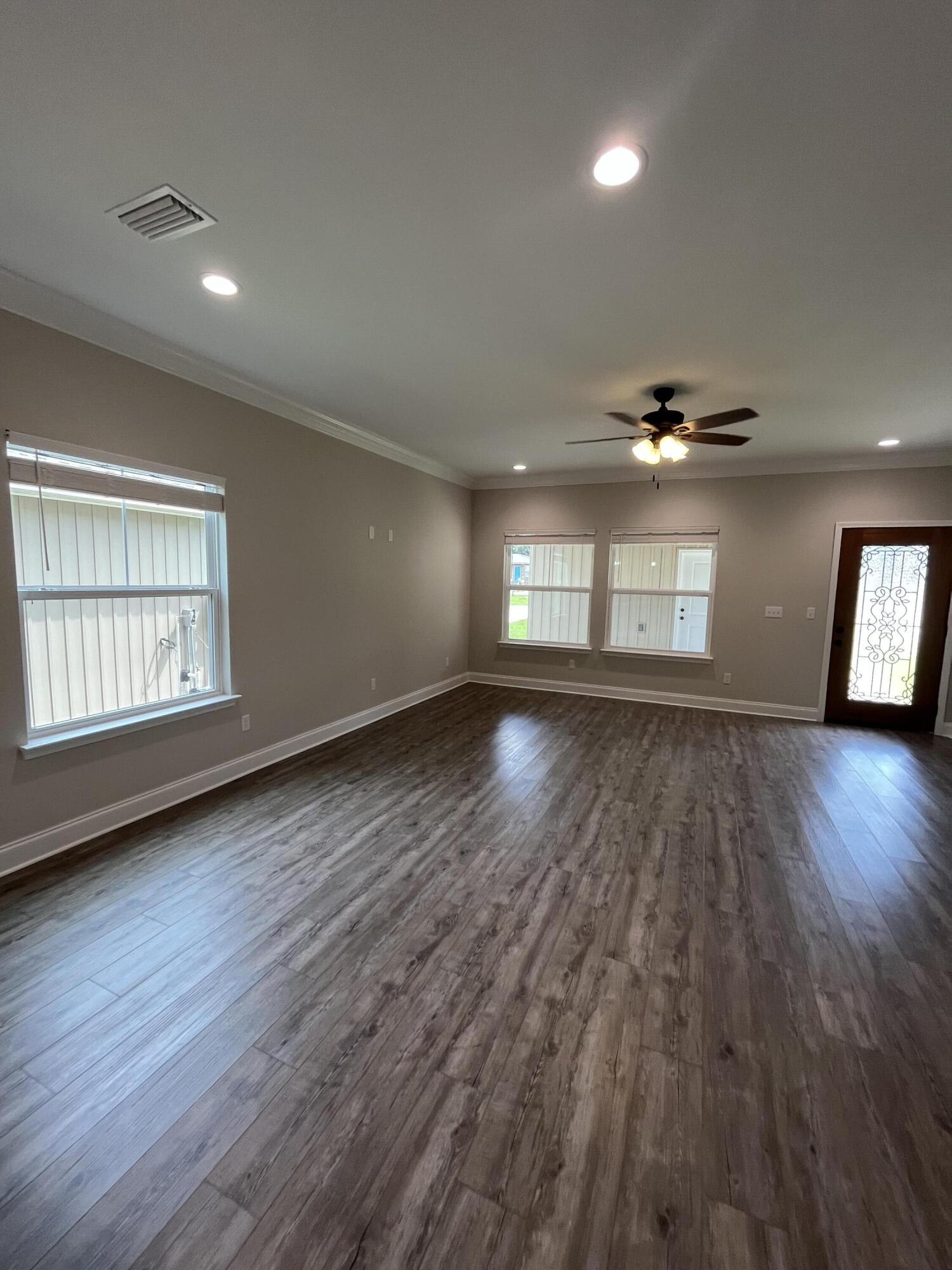 PORT DIXIE - Residential Lease