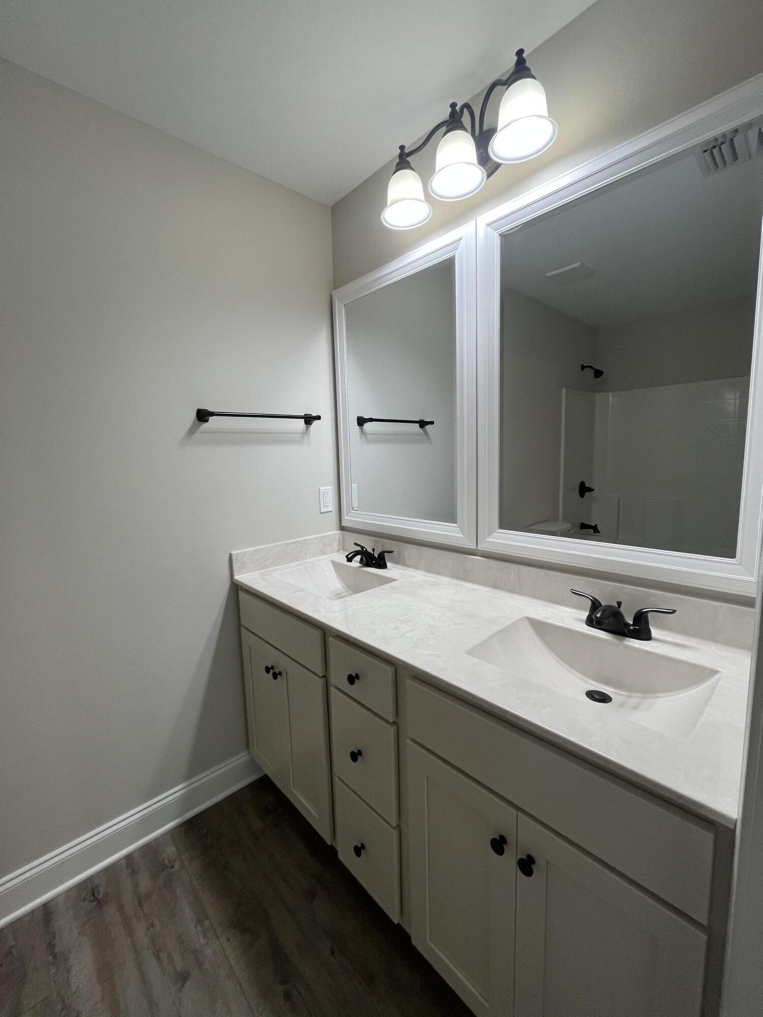 PORT DIXIE - Residential Lease