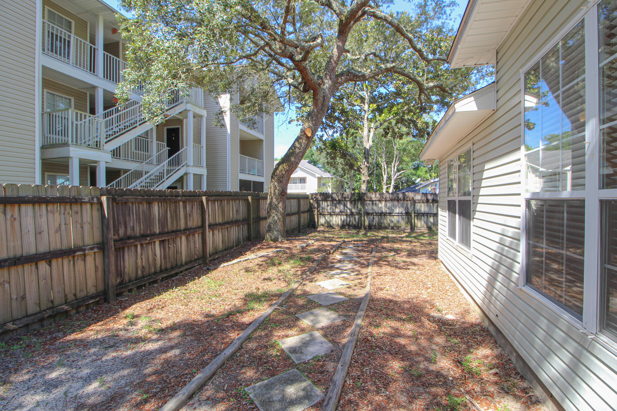 BRADYS S/D - Residential Lease