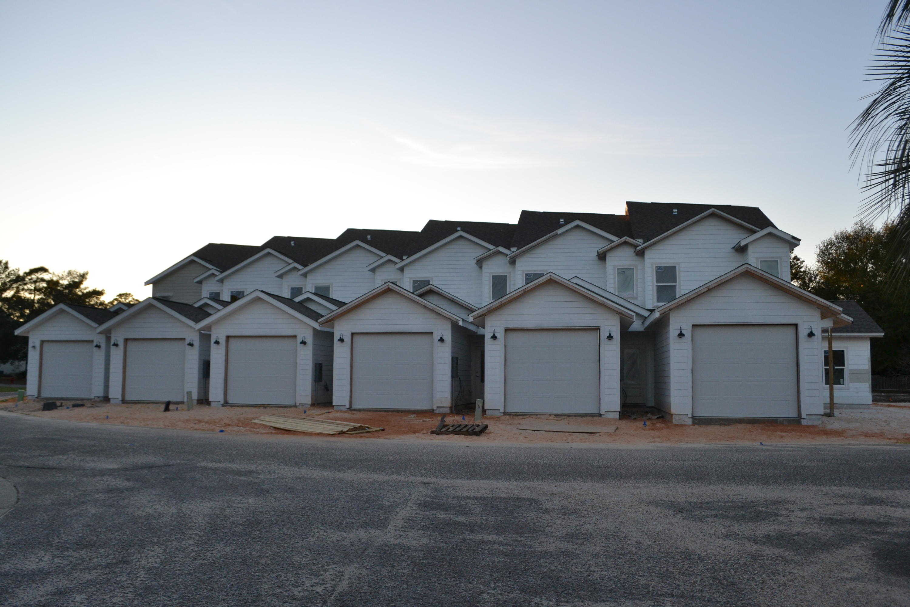 HIDDEN BAY VILLAGE - Residential