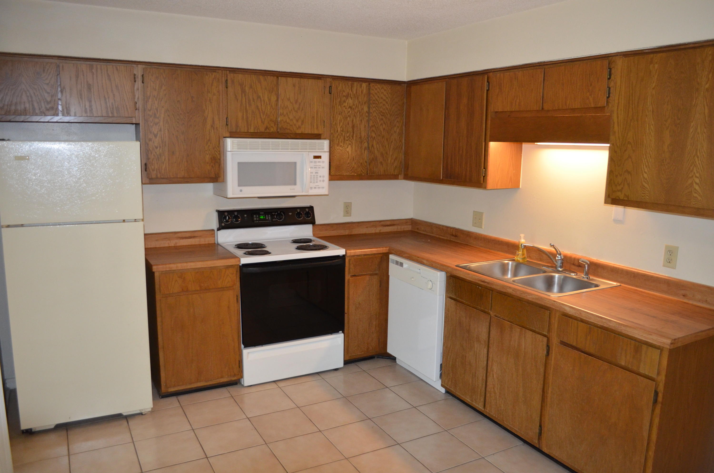 PARKVIEW ESTATES T/H - Residential Lease