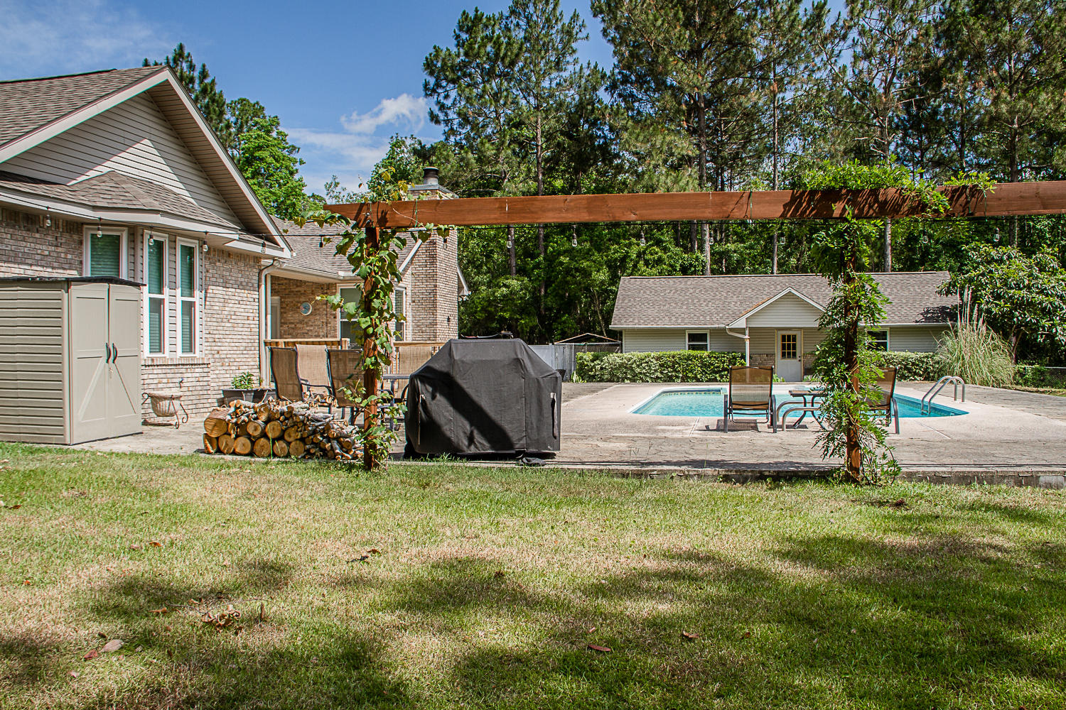 MEADOW LAKE ESTATES - Residential Lease