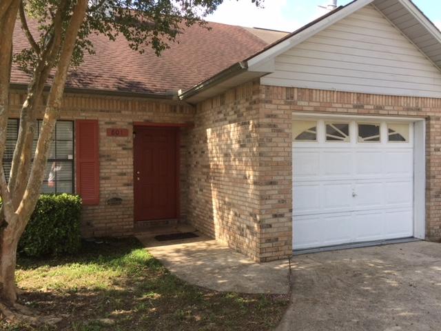 EXCELLENT SHAPE, NICE AND CLEAN. ALL BRICK TOWN HOME ON CORNER LOT, NICE SIZE LIVING ROOM WITH FIREPLACE, DINING ROOM, KITCHEN & DOWNSTAIRS BATHROOM TILED, ALL STANLESS STEEL APPLIANCES IN KITCHEN. PLUS NEW WASHER AND DRYER IN LAUNDRY AREA, NEW CEILING FANS INSTALLED IN DINING ARE AND MASTER BEDROOM. THE PATIO/DECK IS OFF THE DINING ROOM TO THE BACK OF THE TOWNHOME. UPSTAIRS 2 BEDROOM SPLIT BY BATHROOM IN MIDDLE, NEW VANITY UNIT, MIRROR AND LIGHT FIXTURE, ALL NEW BLINDS INSTALLED, VINYL STRIP FLOORING. SECURITY DOOR ON THE BACK, ONE CAR GARAGE WITH AUTO GARGE DOOR OPENER. GARAGE FRESLY PAINTED, WALLS & FLOOR, YARD MAINTENCE IS INCLUDED. INSTALLING NEW STORM FRONT DOOR.
READY FOR MOVE IN ON THE 17TH AUGUST.
