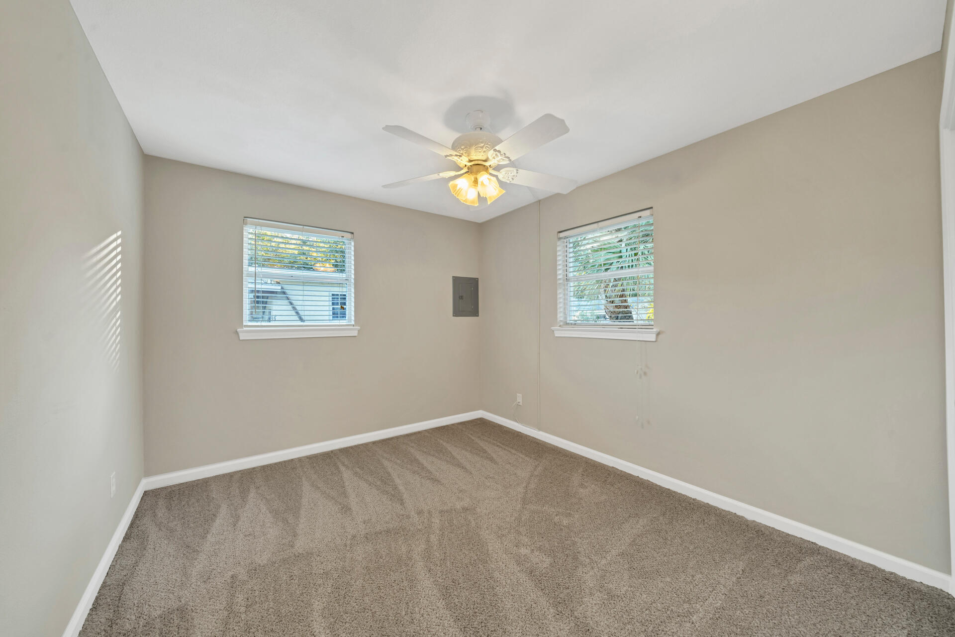 ELLIOTT POINT - Residential