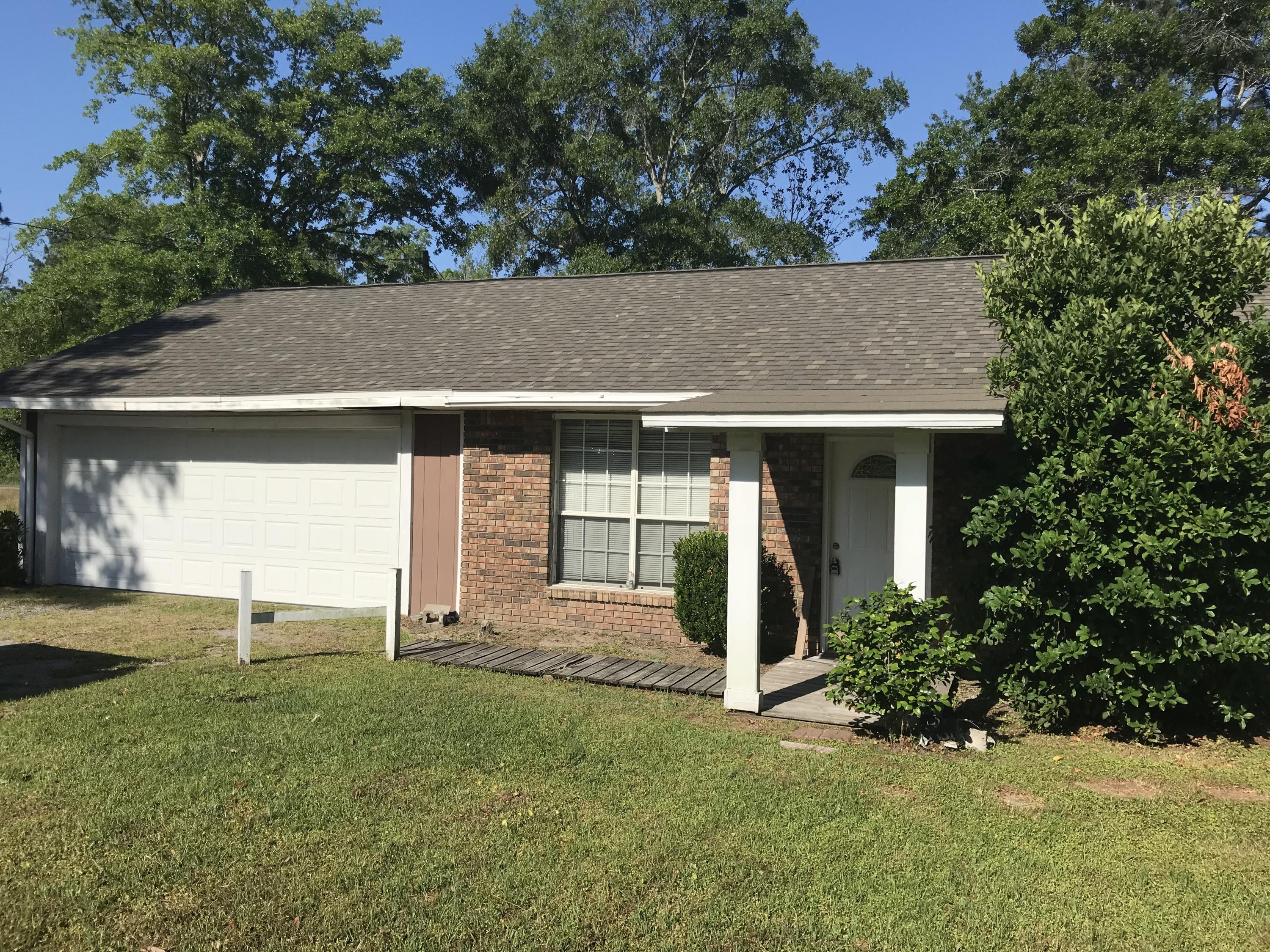 Nice house in quiet area! New roof, freshly painted inside and brand new carpet! Nice big yard on cul-d-sac. Right across the street from Publix and Dairy Queen!