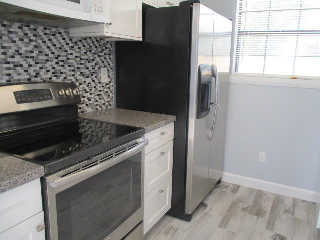 CHATEAU PRES DE LA MER - Residential Lease