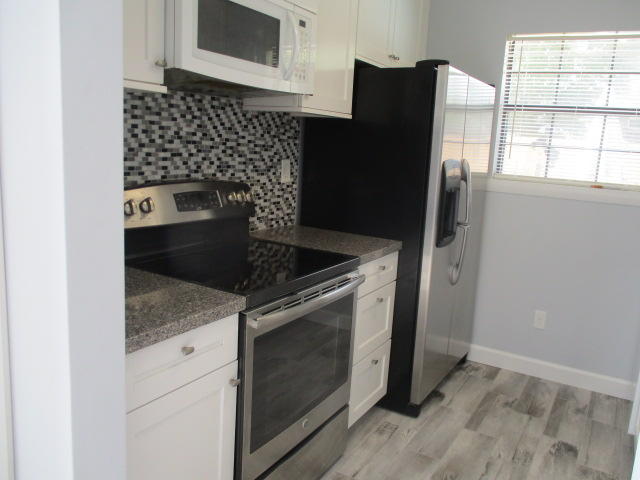 CHATEAU PRES DE LA MER - Residential Lease