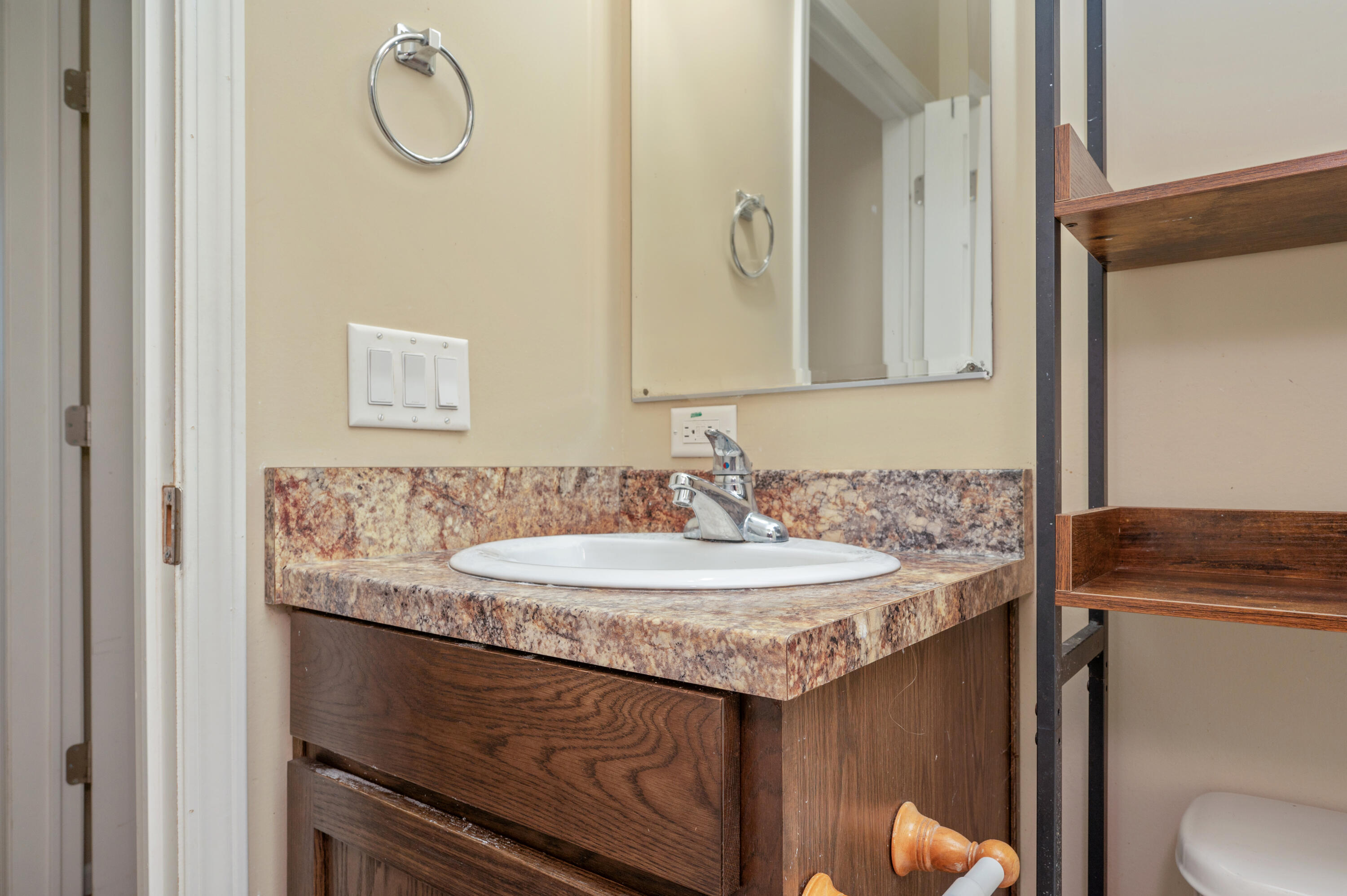 OAKWOOD HILLS UNIT 1 - Residential Lease
