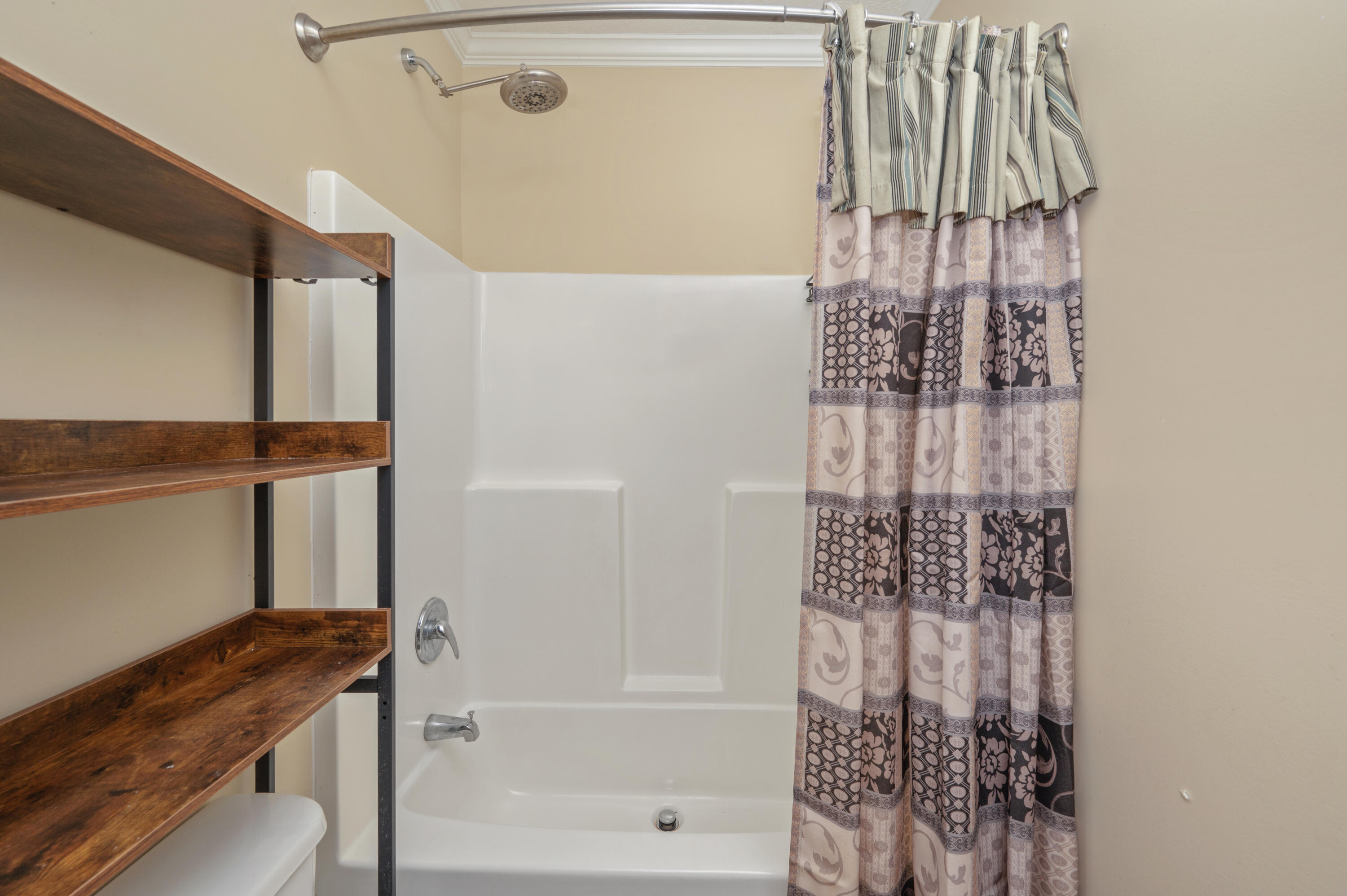 OAKWOOD HILLS UNIT 1 - Residential Lease