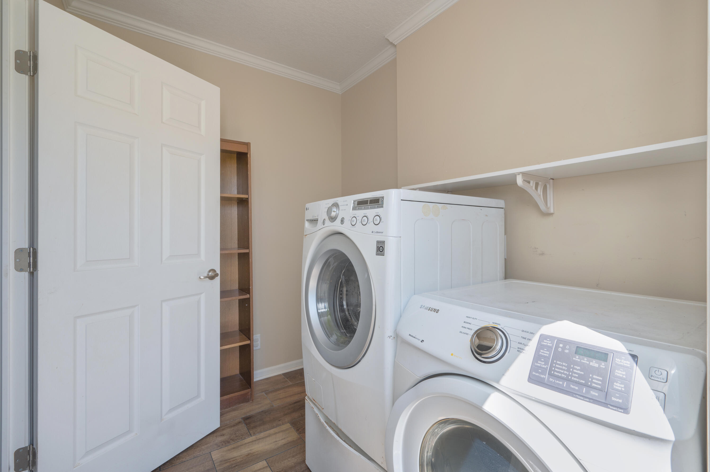 OAKWOOD HILLS UNIT 1 - Residential Lease