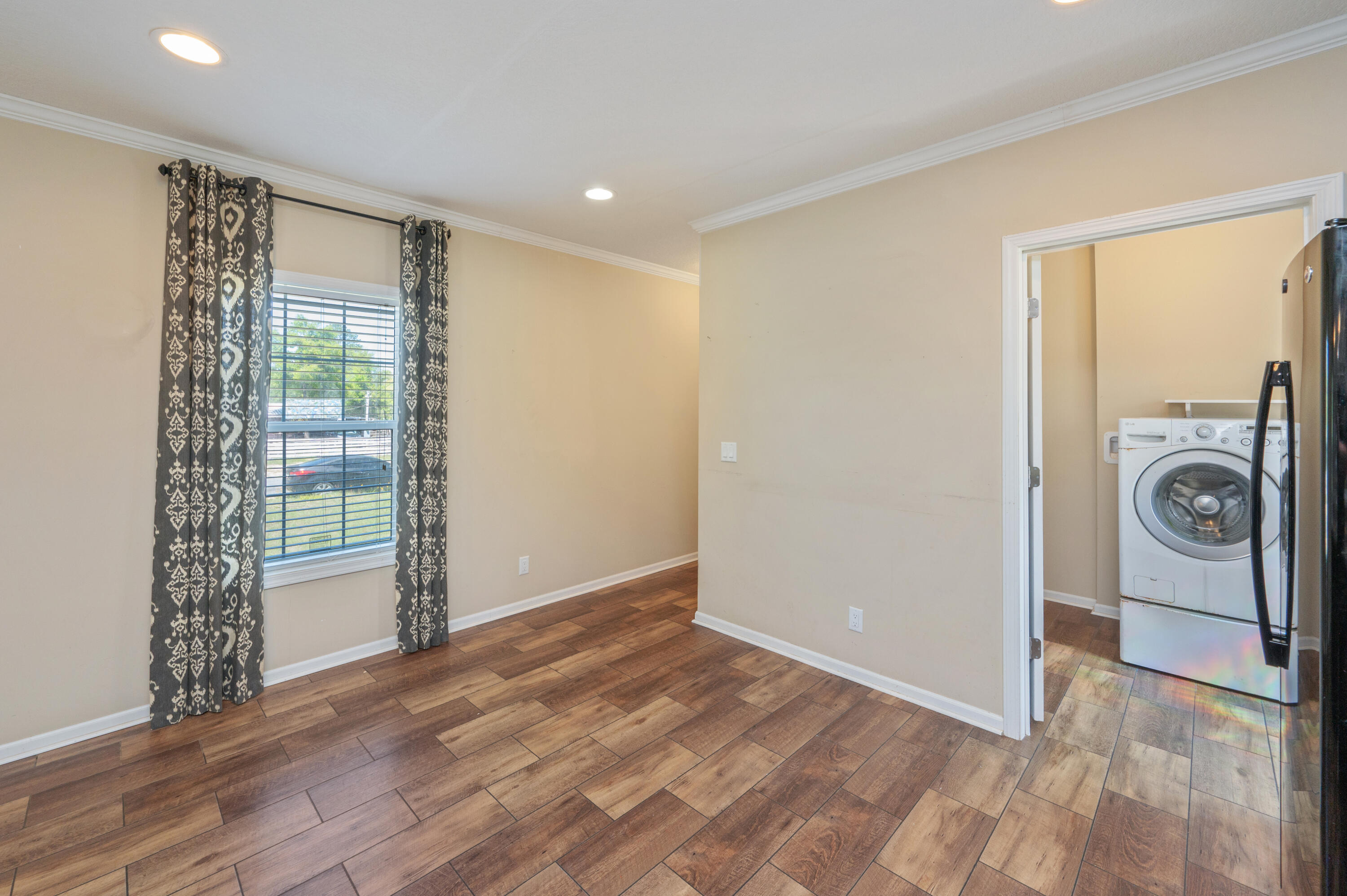 OAKWOOD HILLS UNIT 1 - Residential Lease