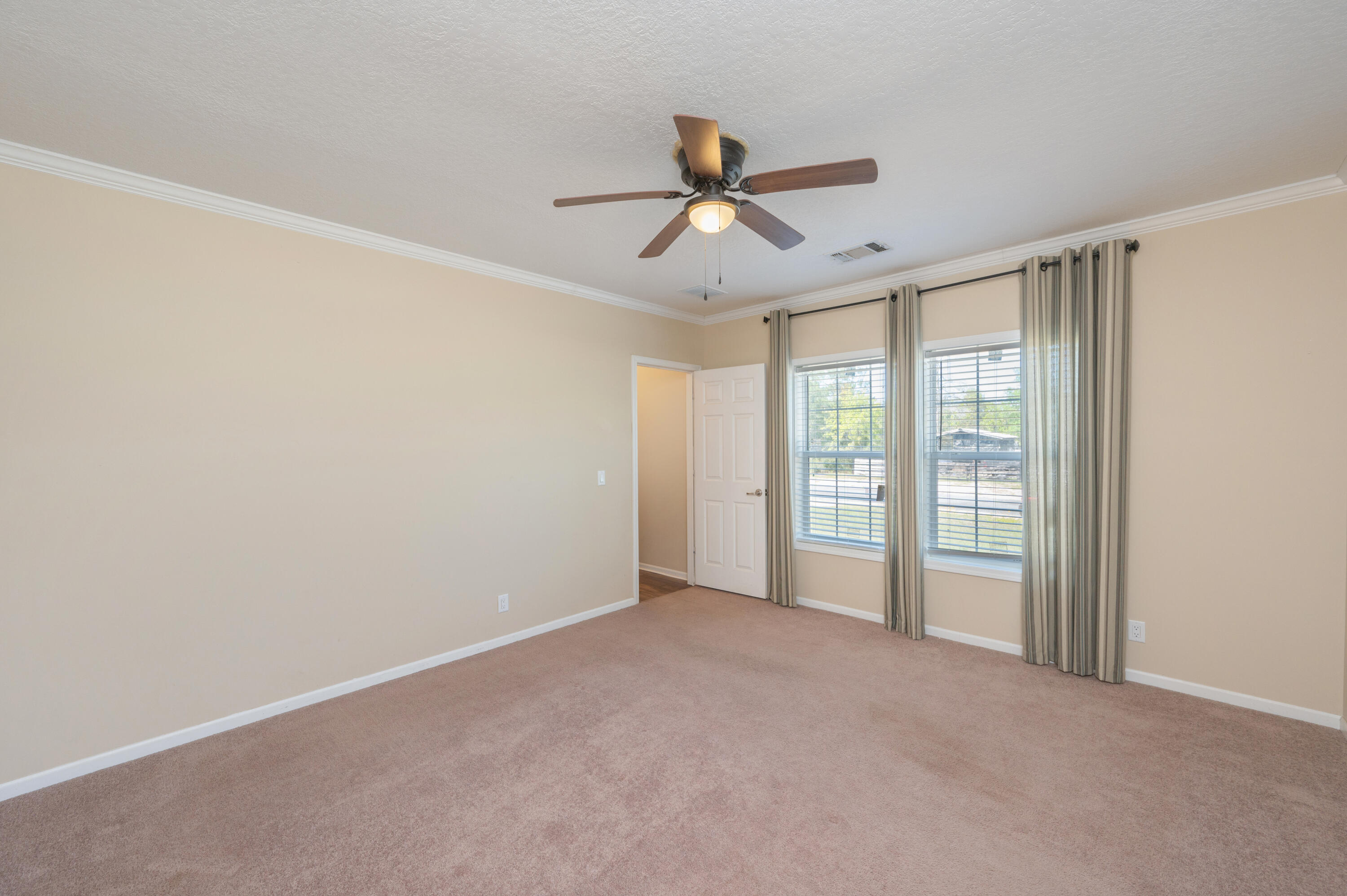 OAKWOOD HILLS UNIT 1 - Residential Lease