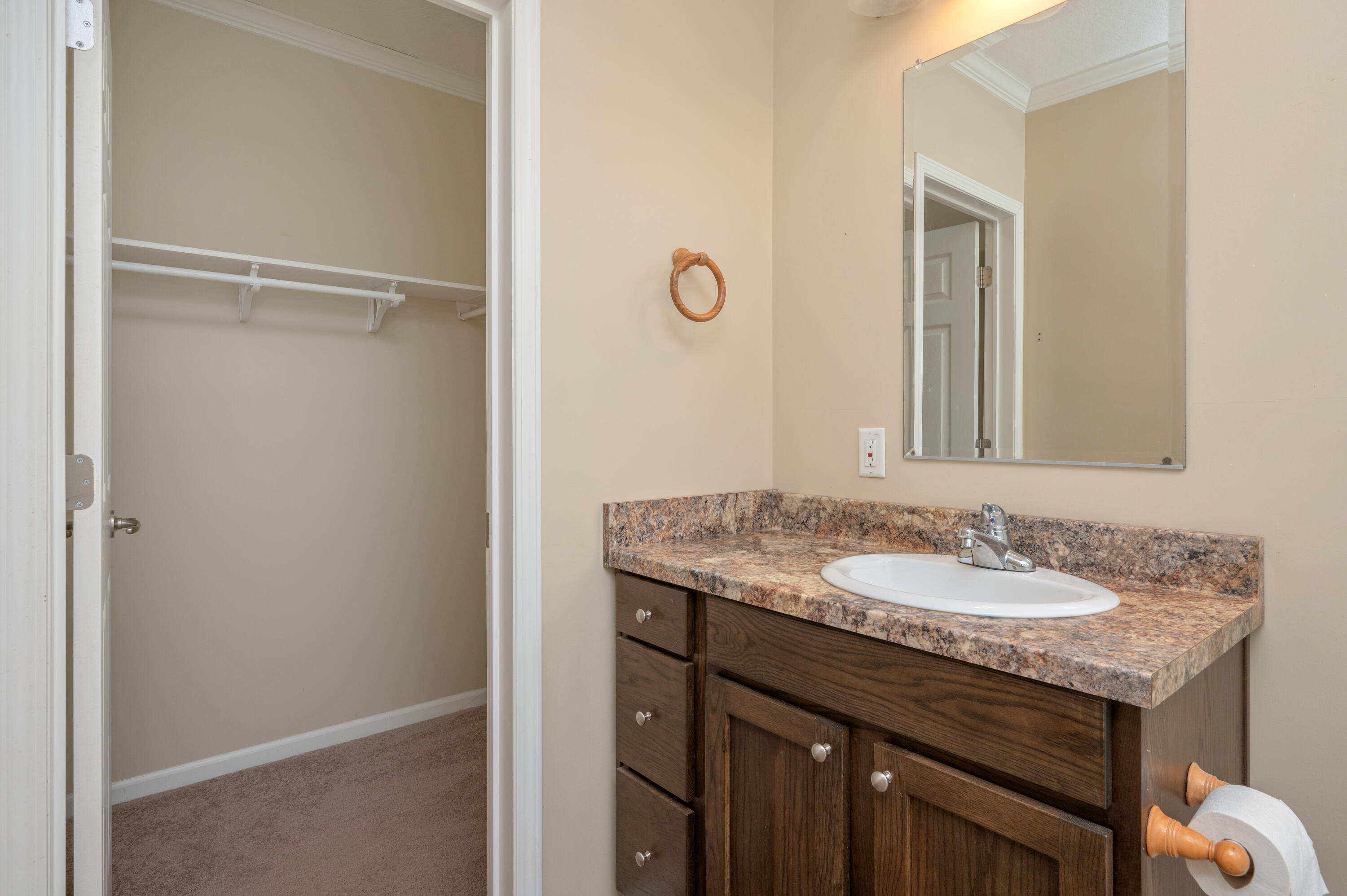 OAKWOOD HILLS UNIT 1 - Residential Lease